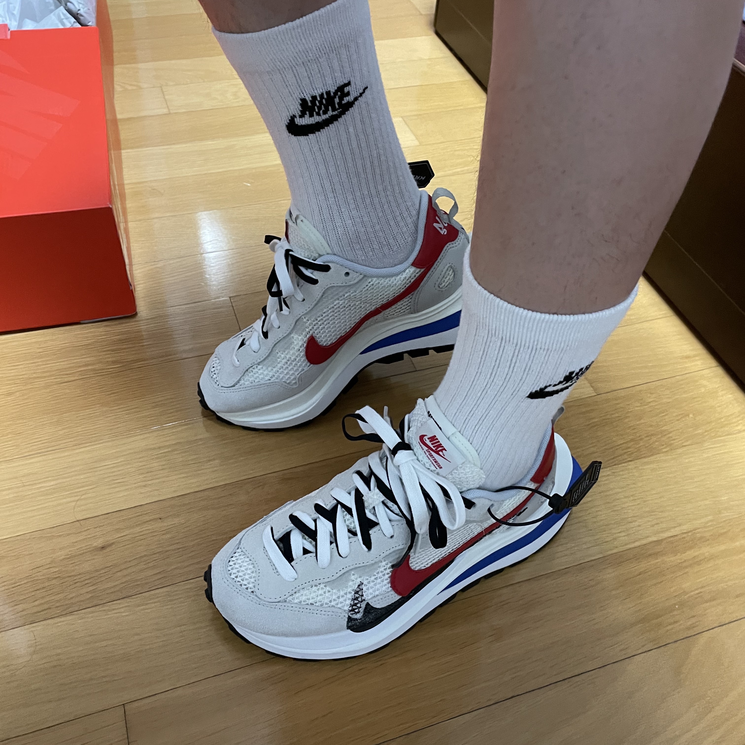 Nike x Sacai VaporWaffle Royal Fuchsia 착용 스타일 - 1