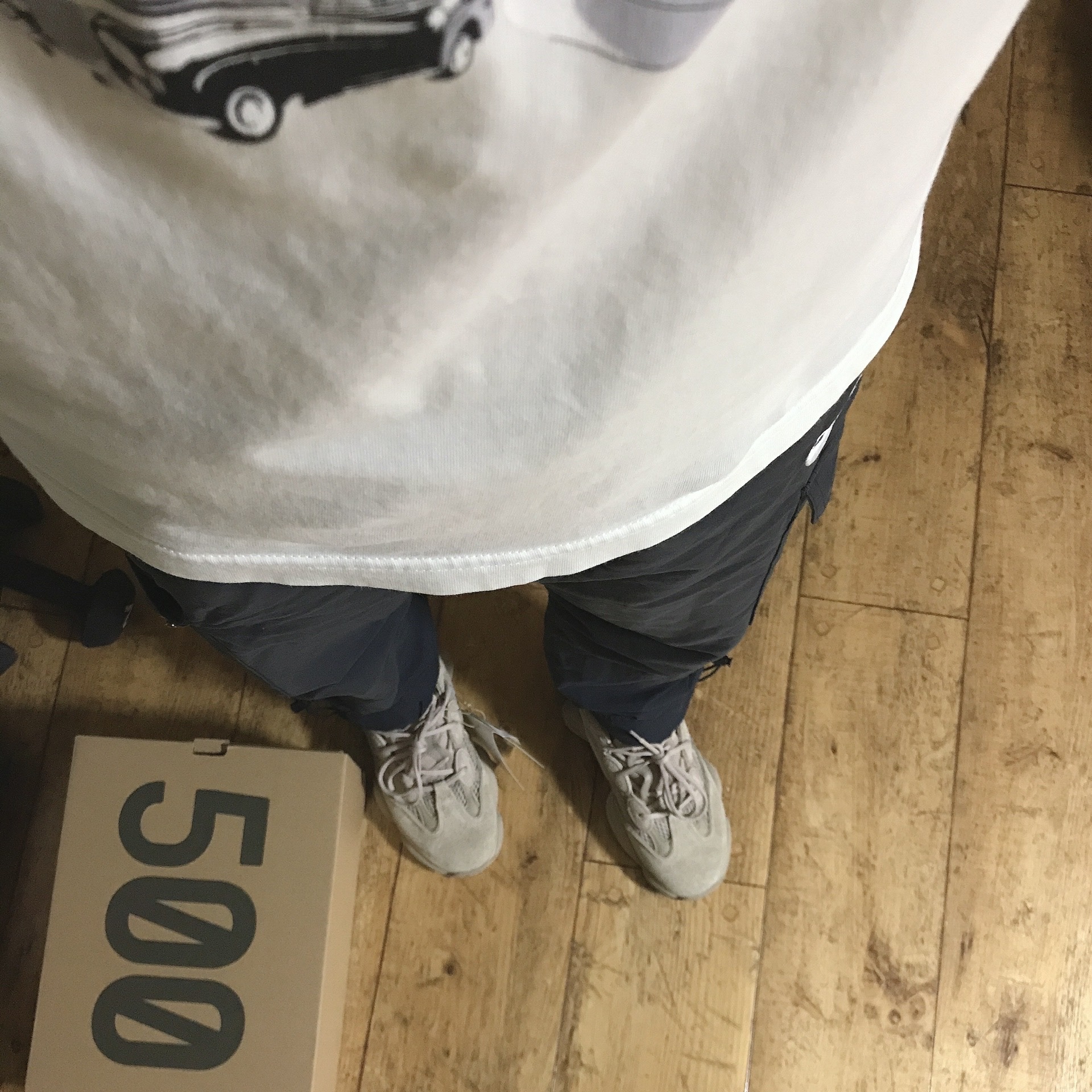 Adidas Yeezy 500 Taupe Light 착용 스타일 - 2
