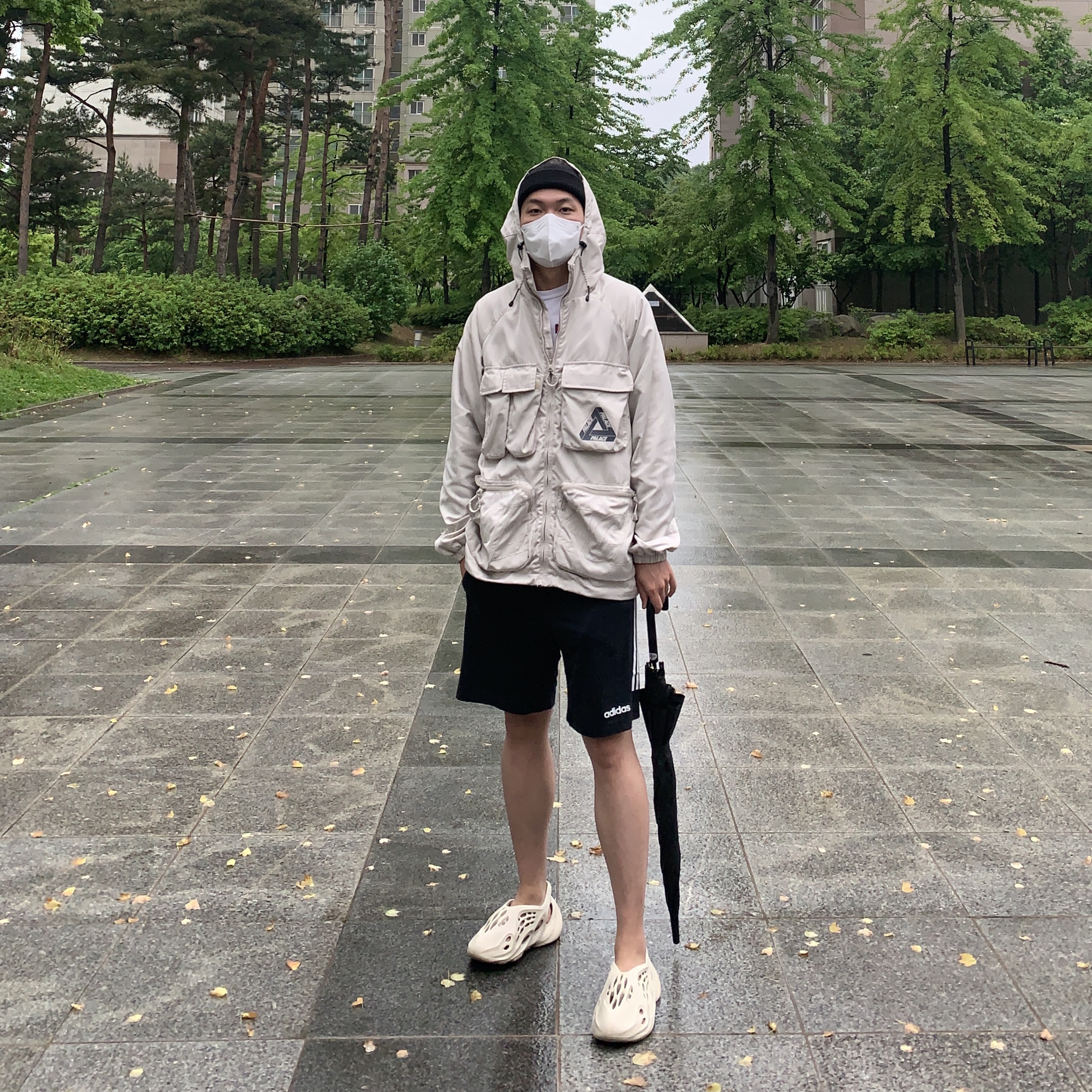 Palace Pal Is Ace Jacket Stone - 21SS, Adidas Yeezy Foam RNNR Sand 착용 스타일