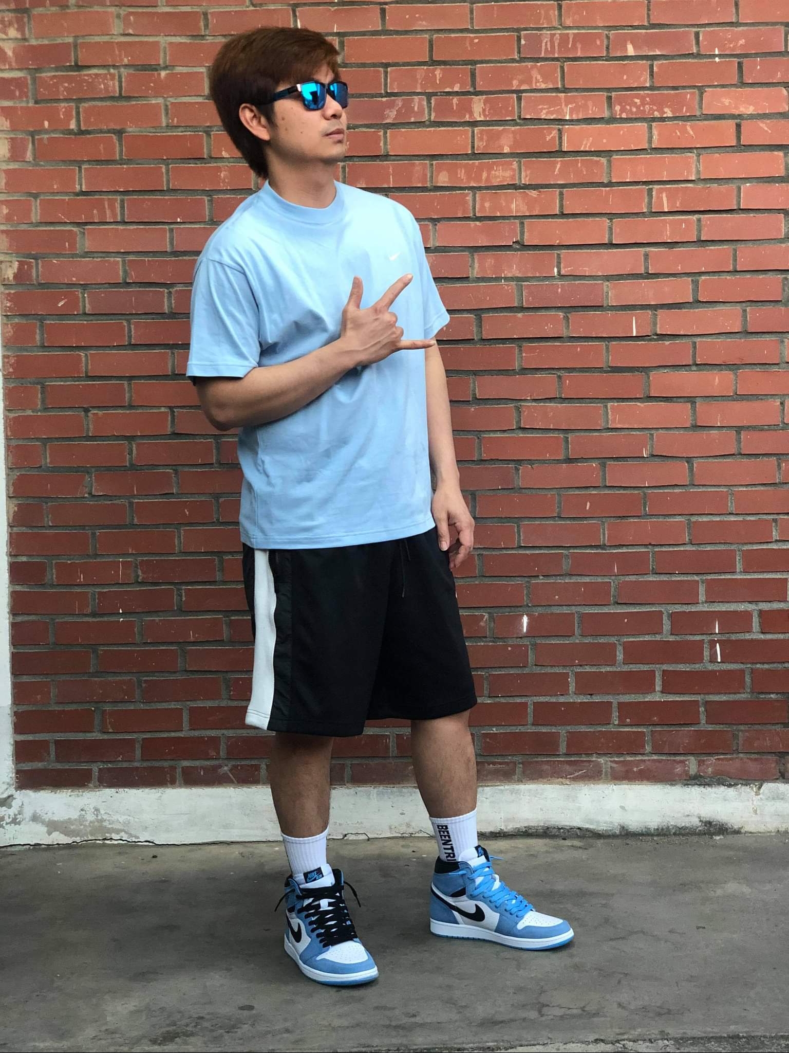 Jordan 1 Retro High OG University Blue, Nike NRG Solo Swoosh T-Shirt Psychic Blue - Asia 착용 스타일