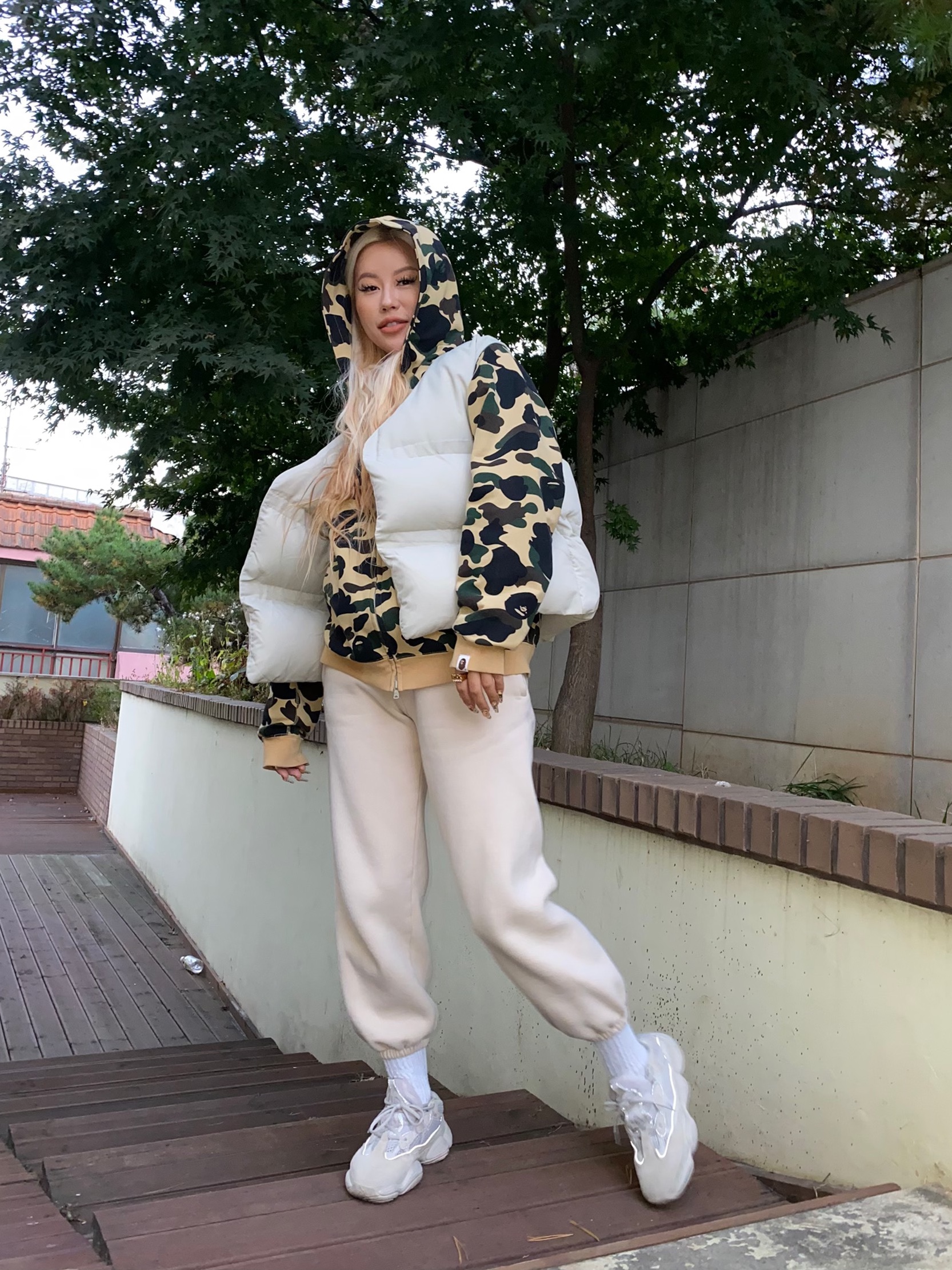 Adidas Yeezy 500 Blush 2018 착용 스타일 - 3