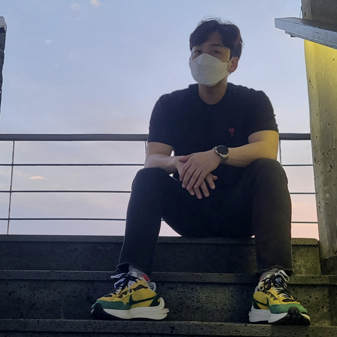 Nike x Sacai VaporWaffle Tour Yellow & Gorge Green Sail 착용 스타일