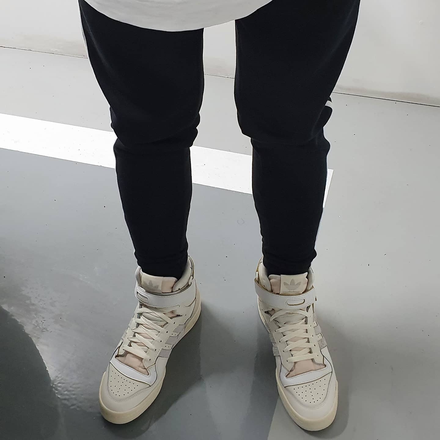 Adidas Forum 84 High Orbit Grey 착용 스타일 - 5