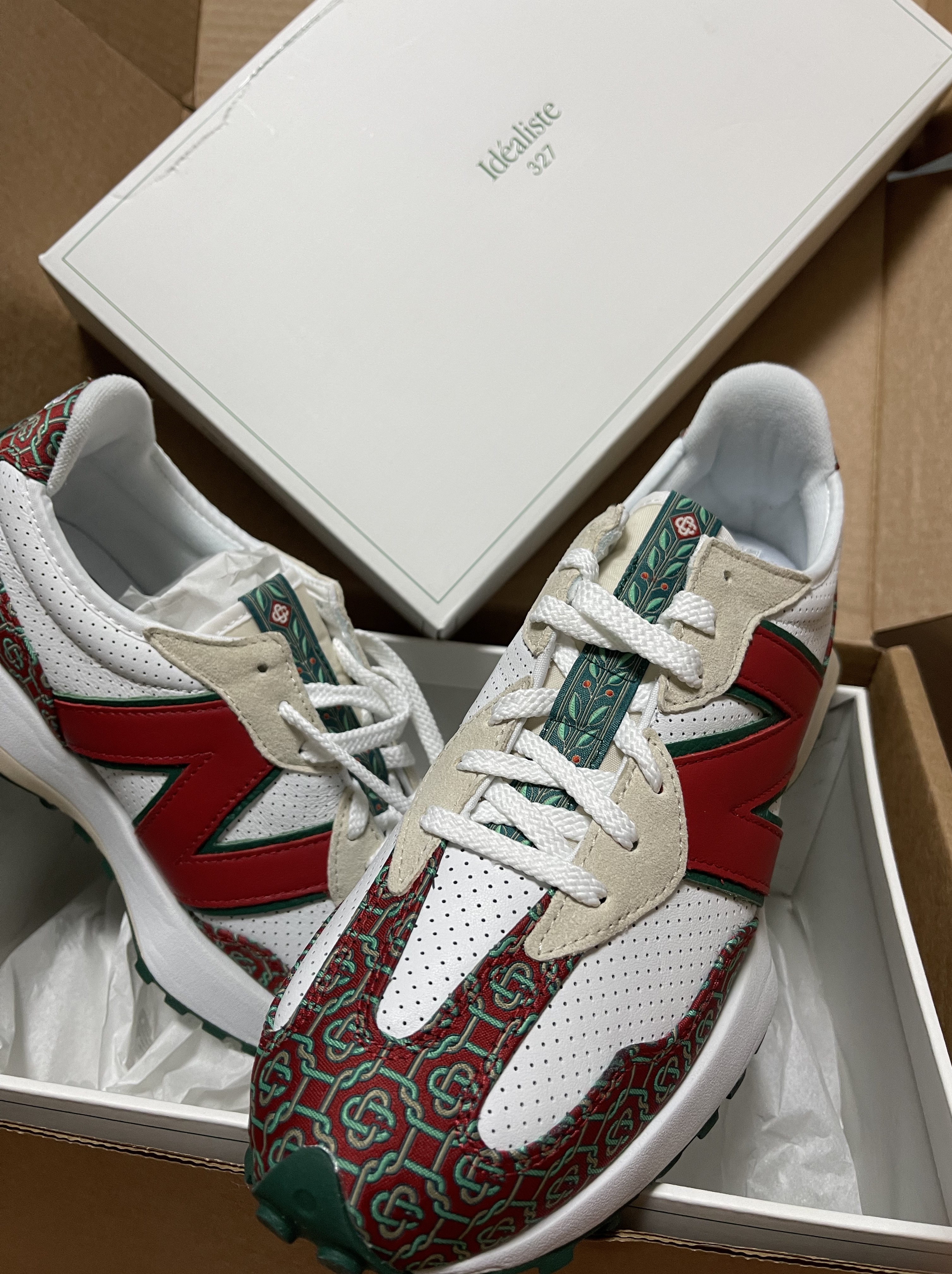 New Balance x Casablanca 327 Idealist Monogram Red Green 착용 스타일