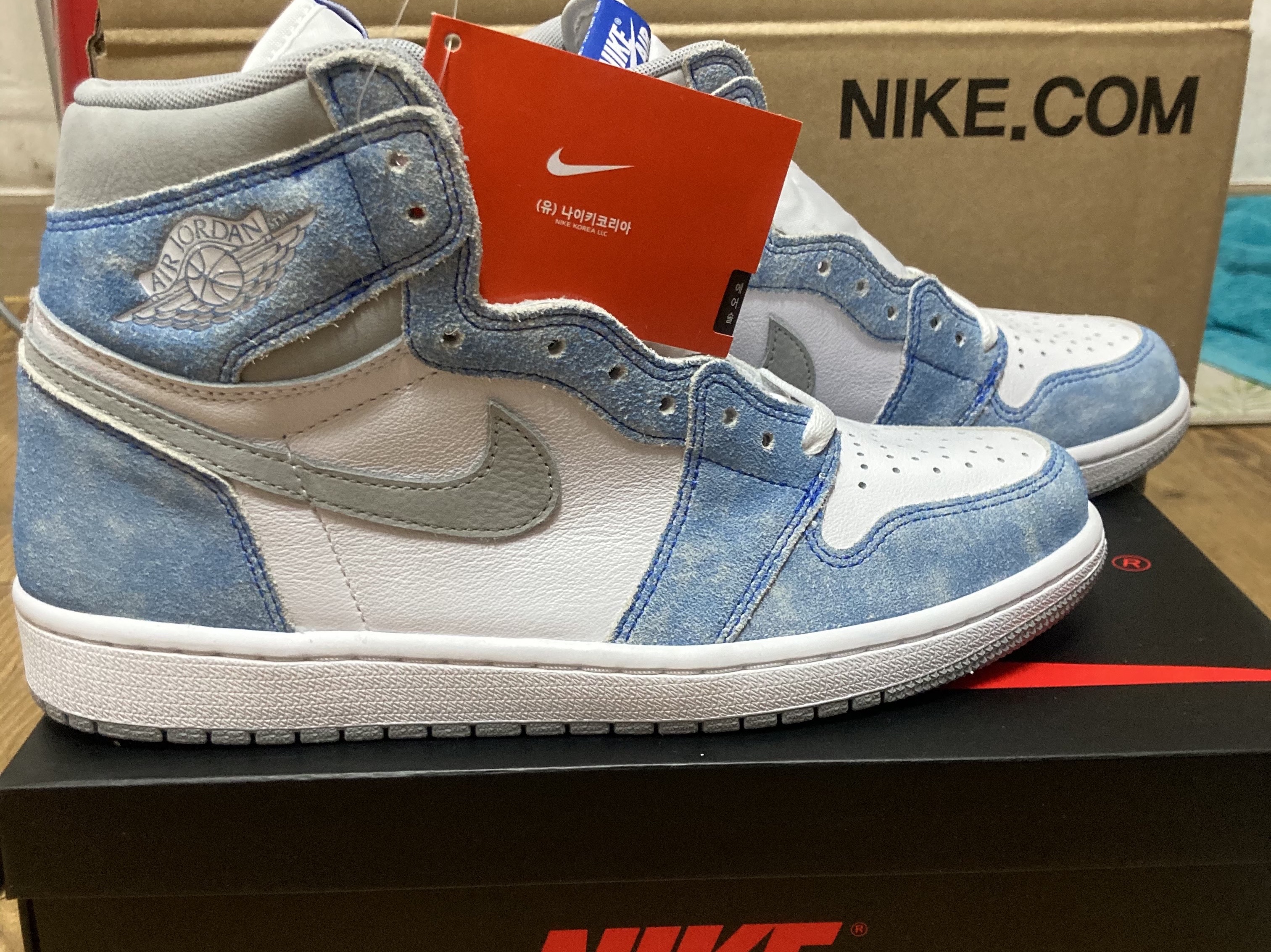 Jordan 1 Retro High OG Hyper Royal 착용 스타일