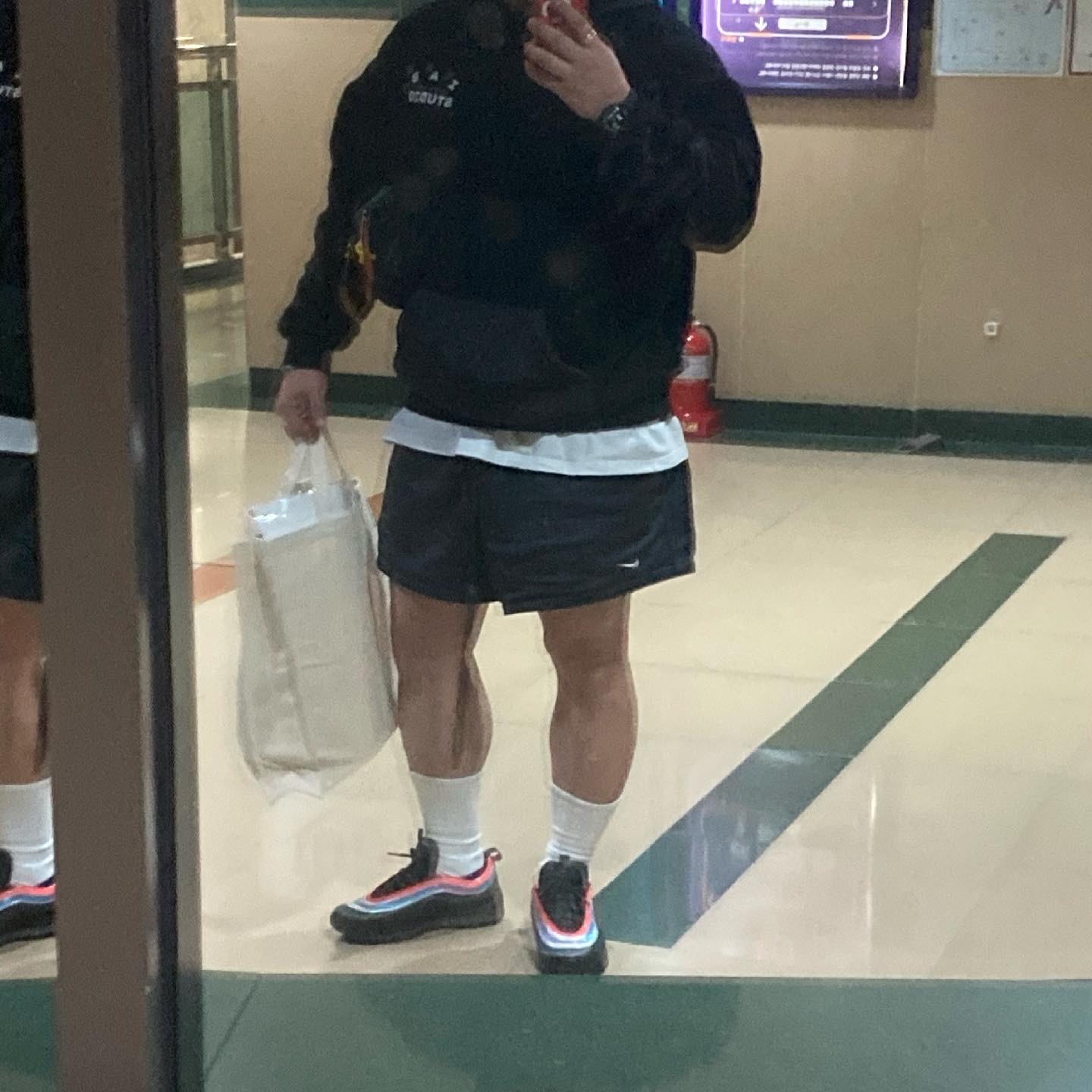 IAB Studio Woven Hoodie Black, Nike x Fear of God Basketball Shorts Off Noir 착용 스타일