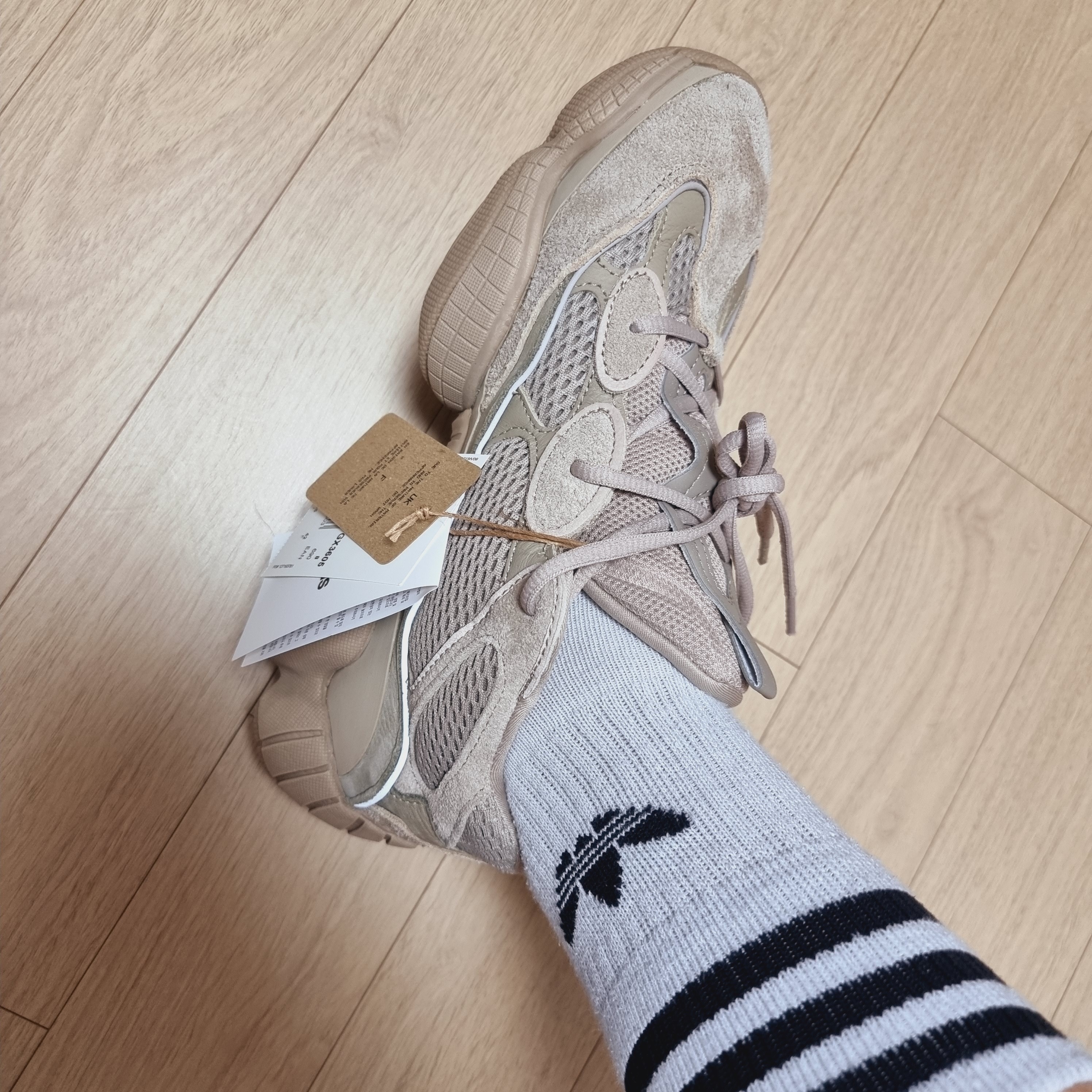 Adidas Yeezy 500 Taupe Light 착용 스타일 - 5