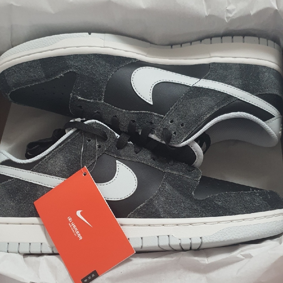 Nike Dunk Low Retro PRM Zebra 착용 스타일