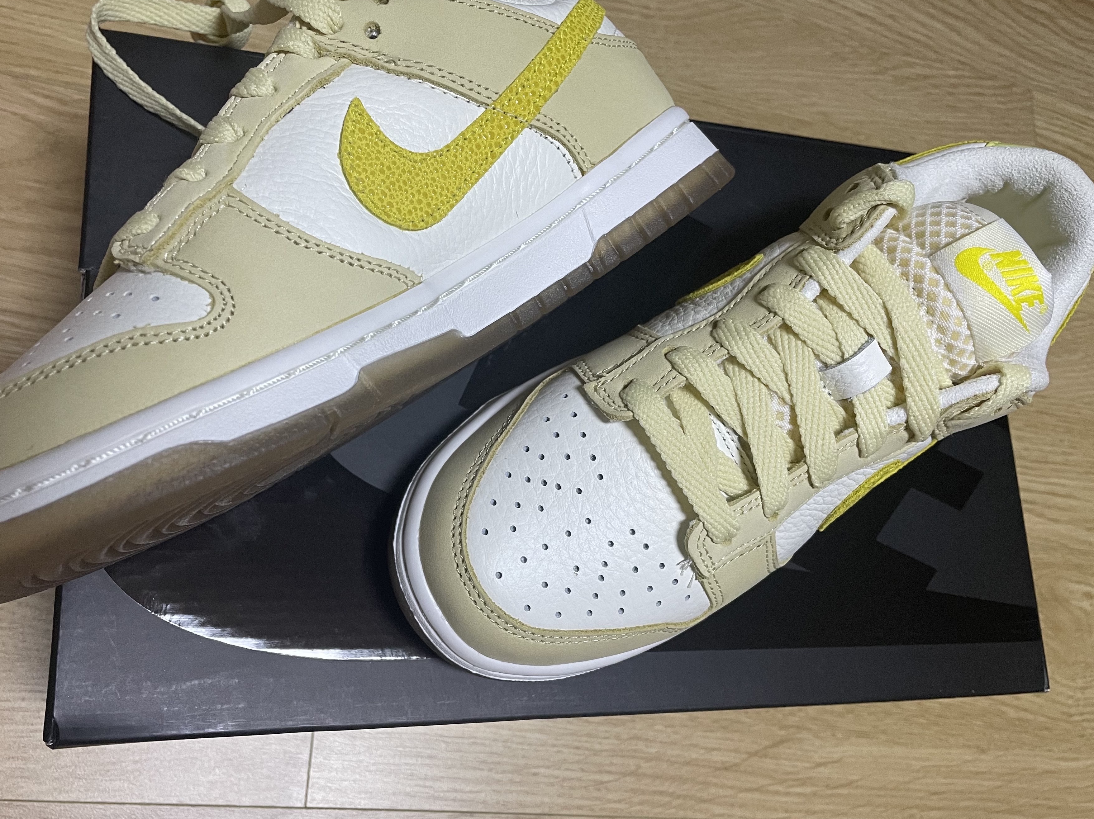 (W) Nike Dunk Low Lemon Drop 착용 스타일 - 1
