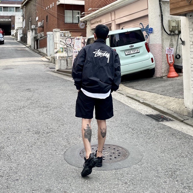 Nike x Stussy Windrunner Jacket Off Noir, Asics Gel-Kayano 26 Black - 2E Wide 착용 스타일 - 2