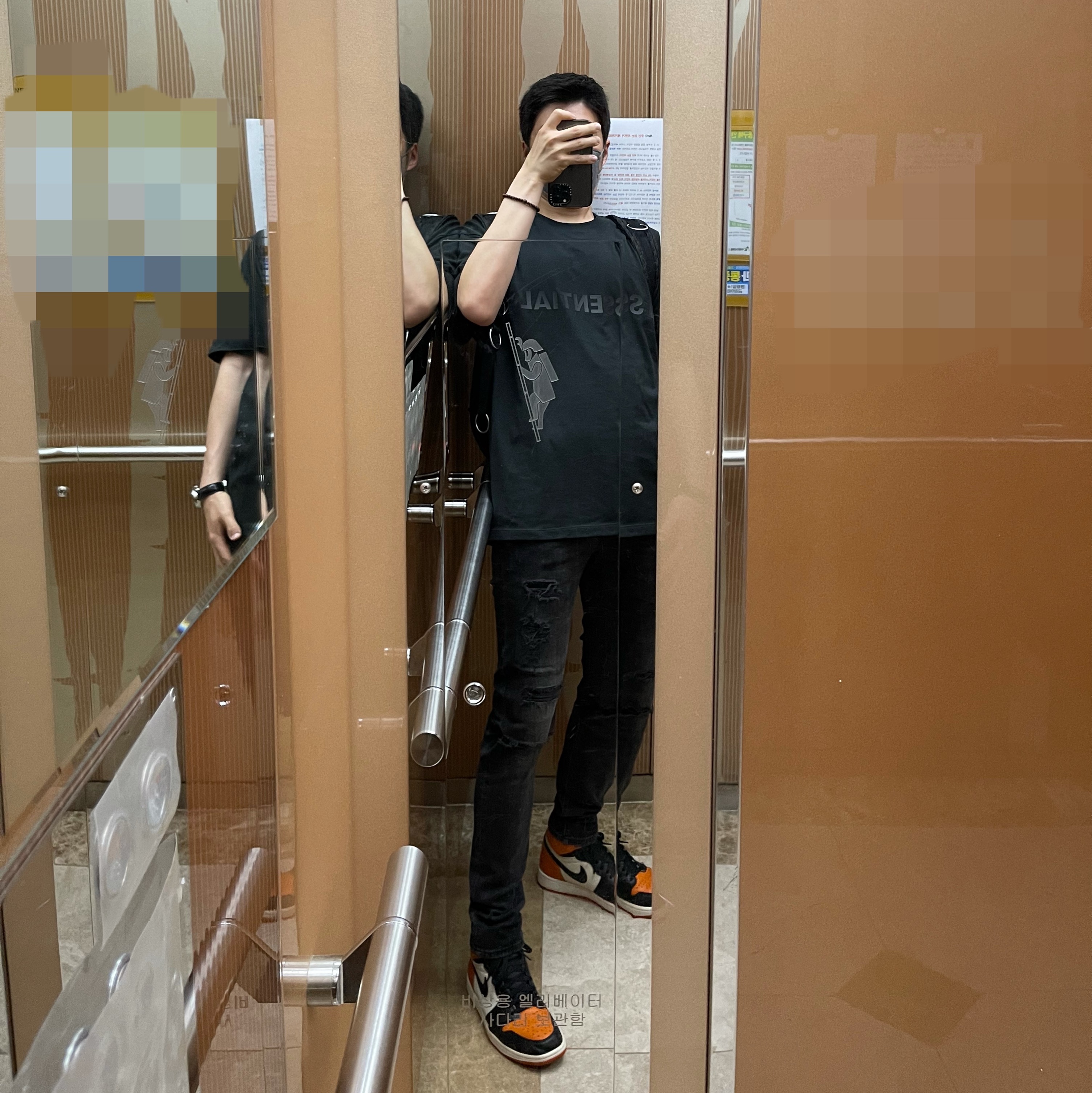 Jordan 1 Retro Shattered Backboard, Essentials 3D Silicon Applique Boxy T-Shirt Dark Slate/Black 2020 착용 스타일 - 1