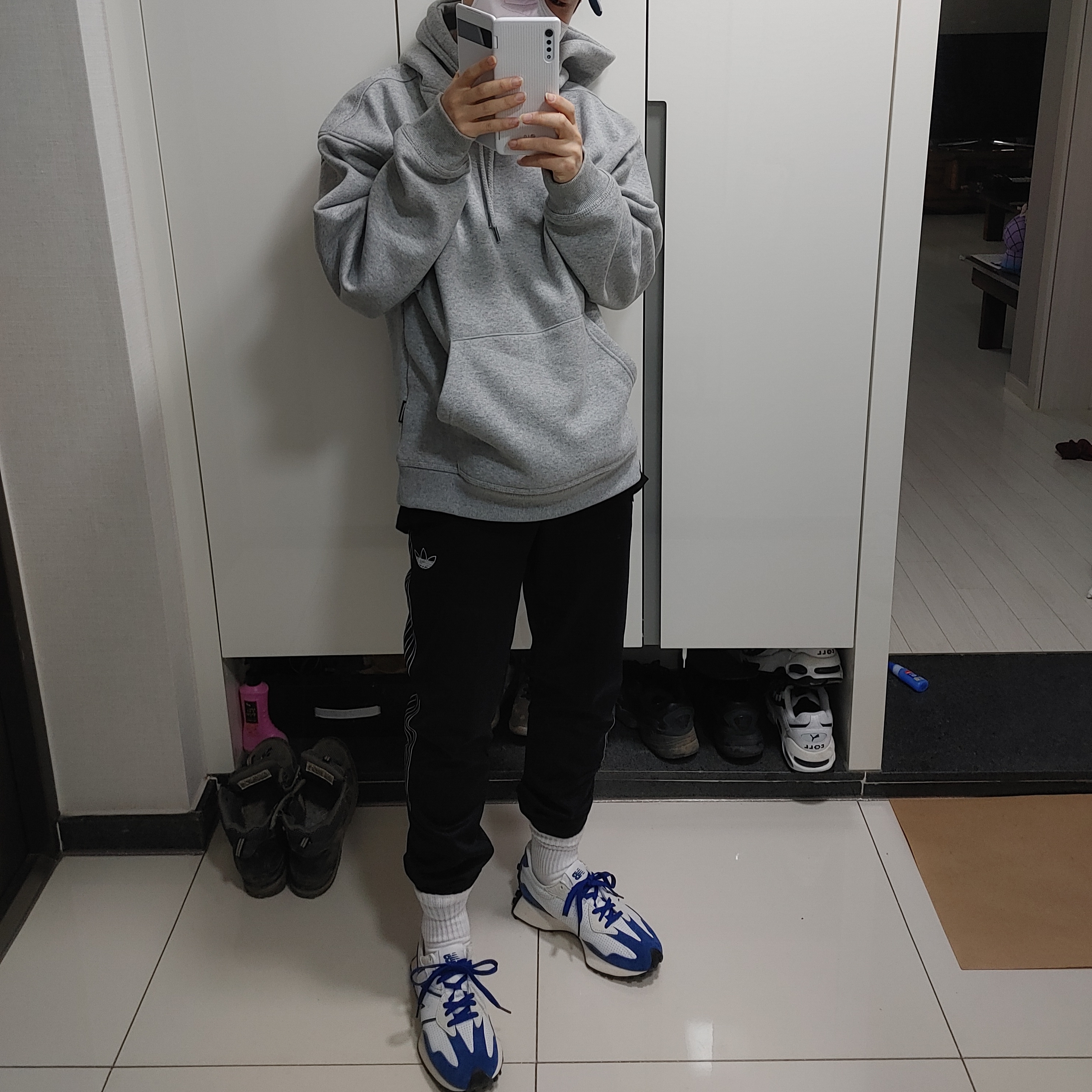 New Balance 327 Primary Pack Blue 착용 스타일