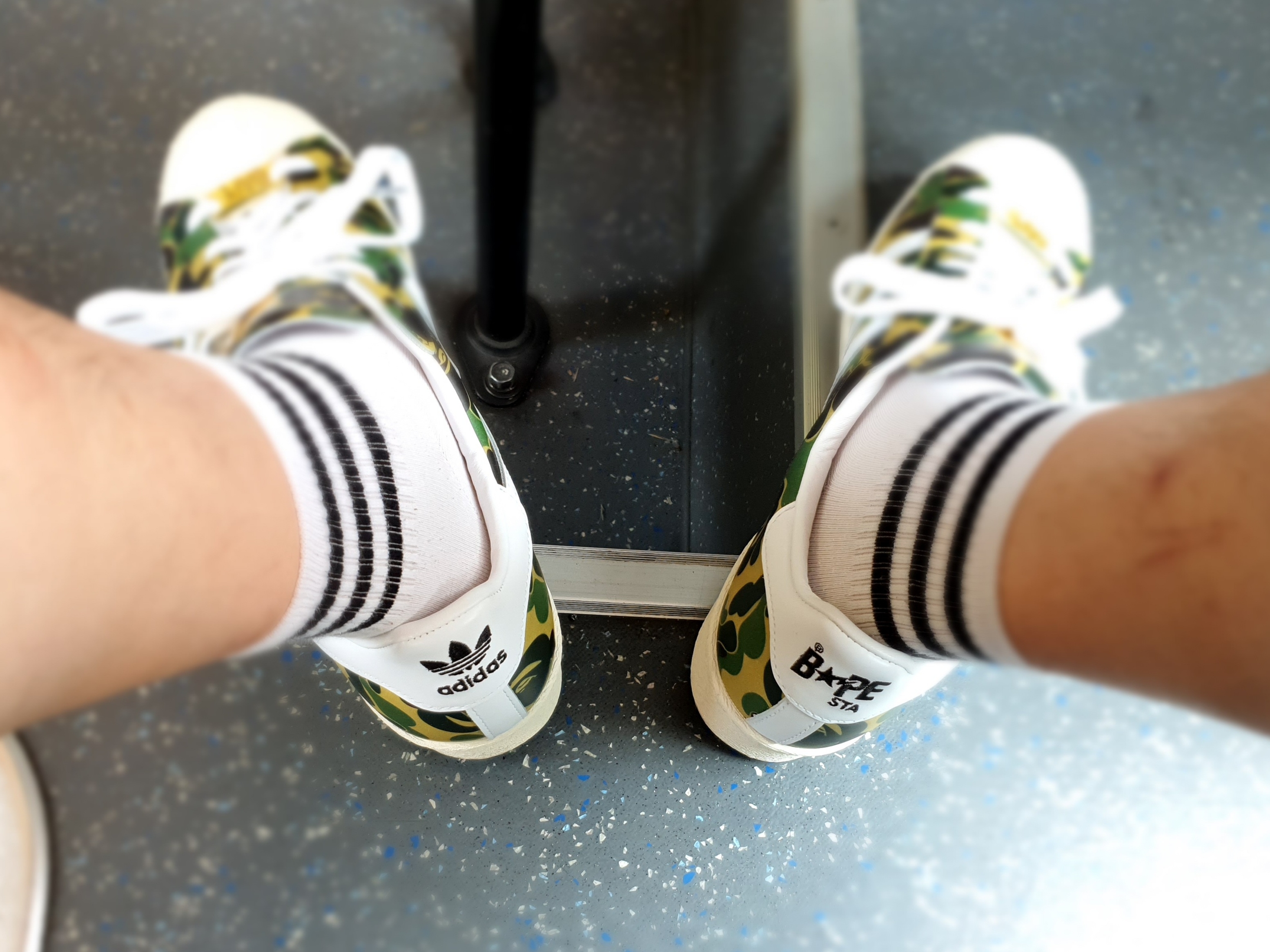 Adidas x BAPE Superstar 80s Green Camo 착용 스타일