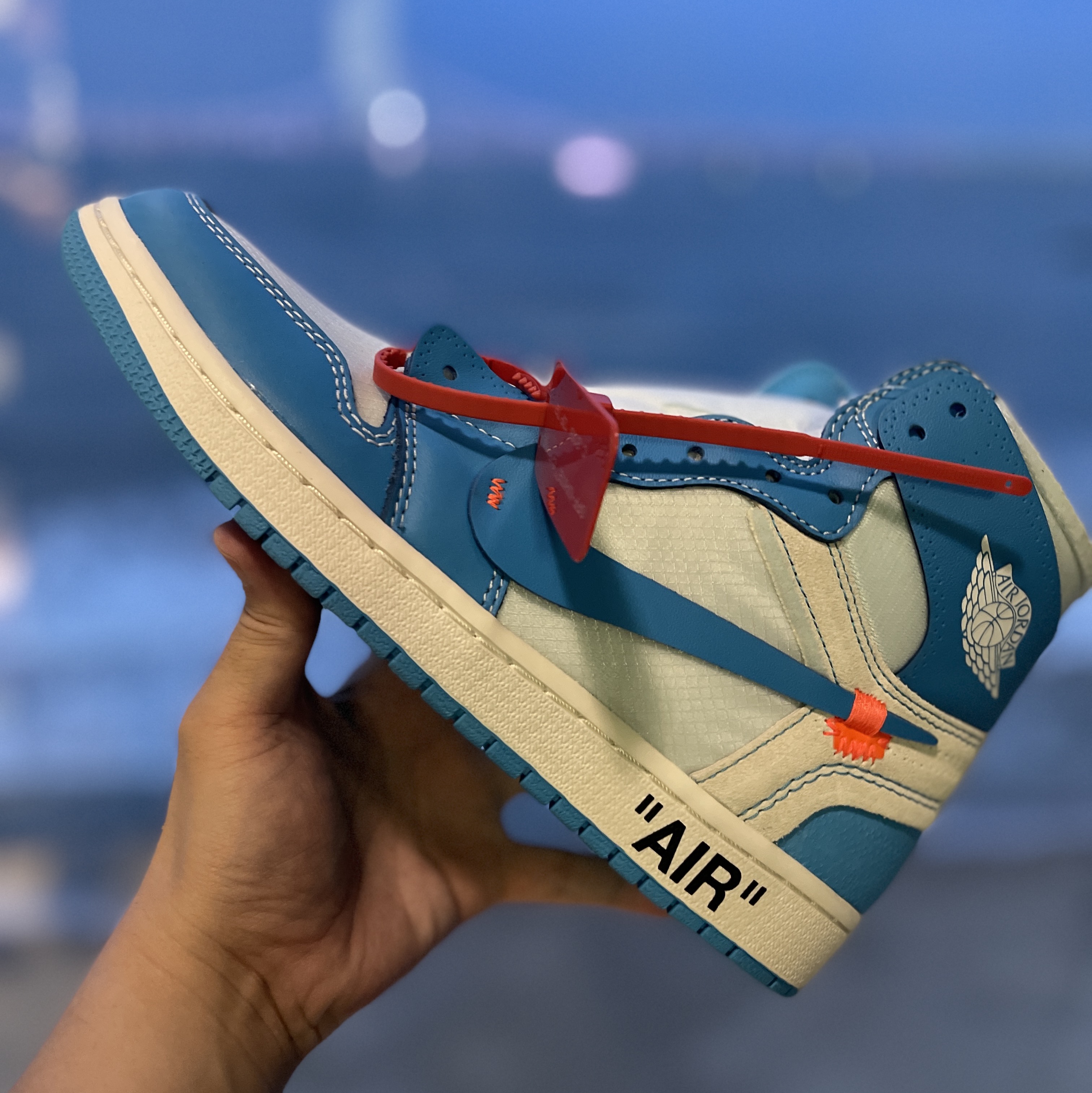 Jordan 1 x Off-White Retro High University Blue 착용 스타일 - 1