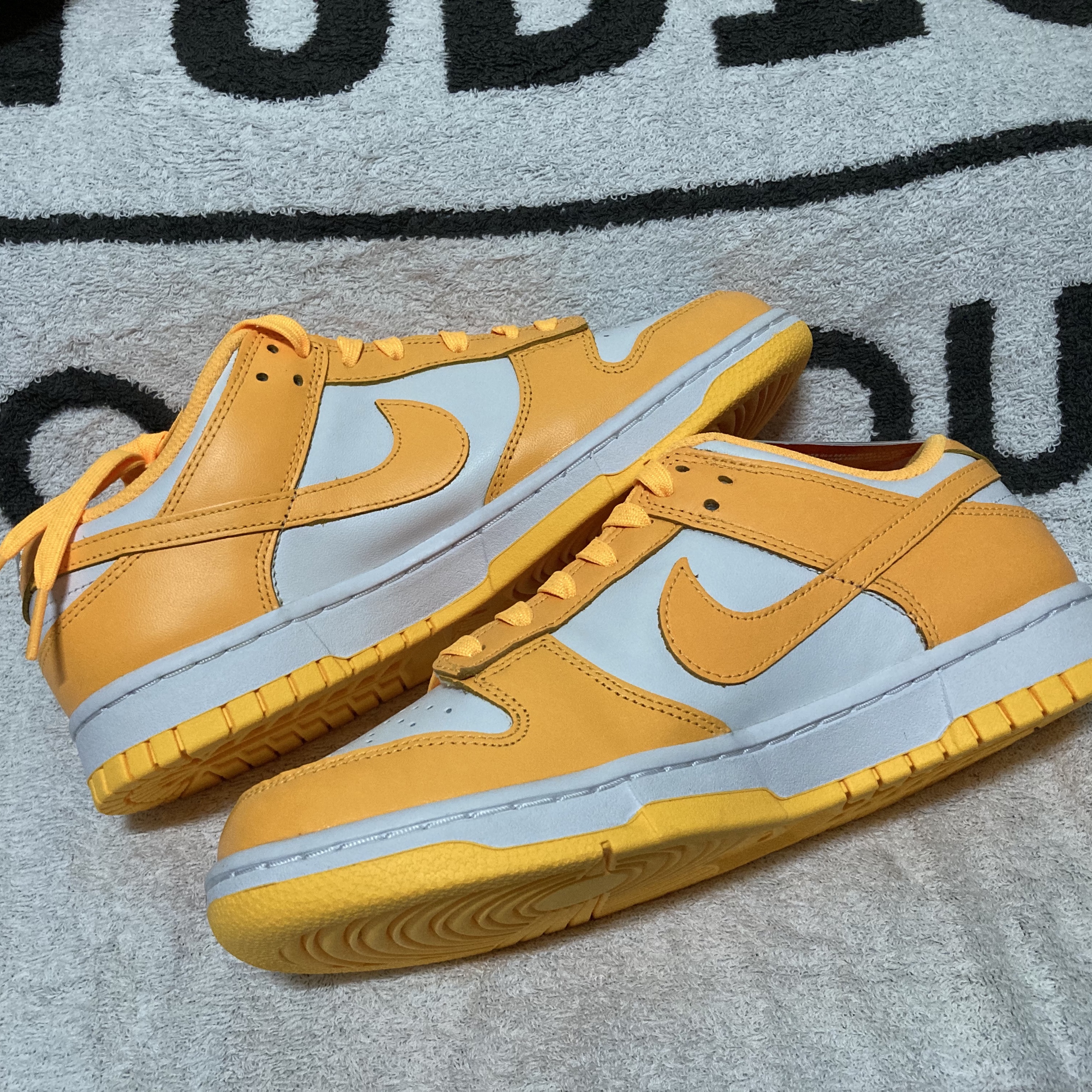 (W) Nike Dunk Low Laser Orange 착용 스타일 - 1