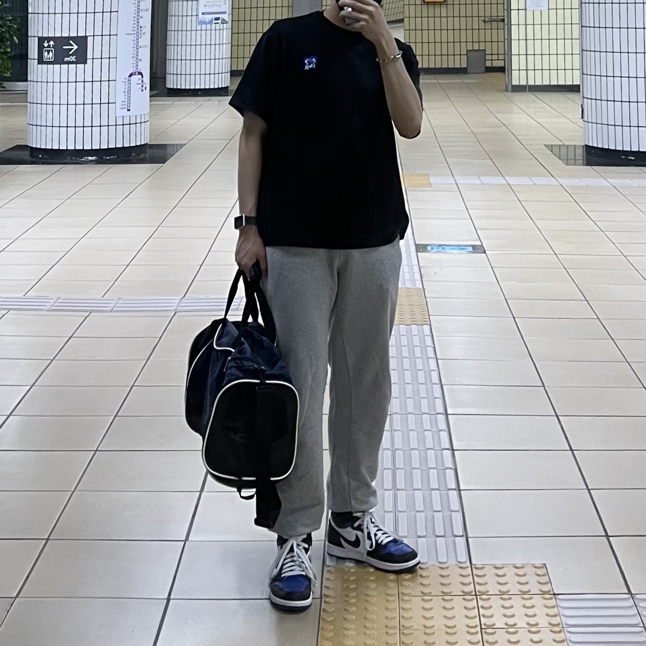 Jordan 1 Retro High OG Royal Toe, Maison Kitsune x Ader Error Tetris Fox T-Shirt Black 착용 스타일