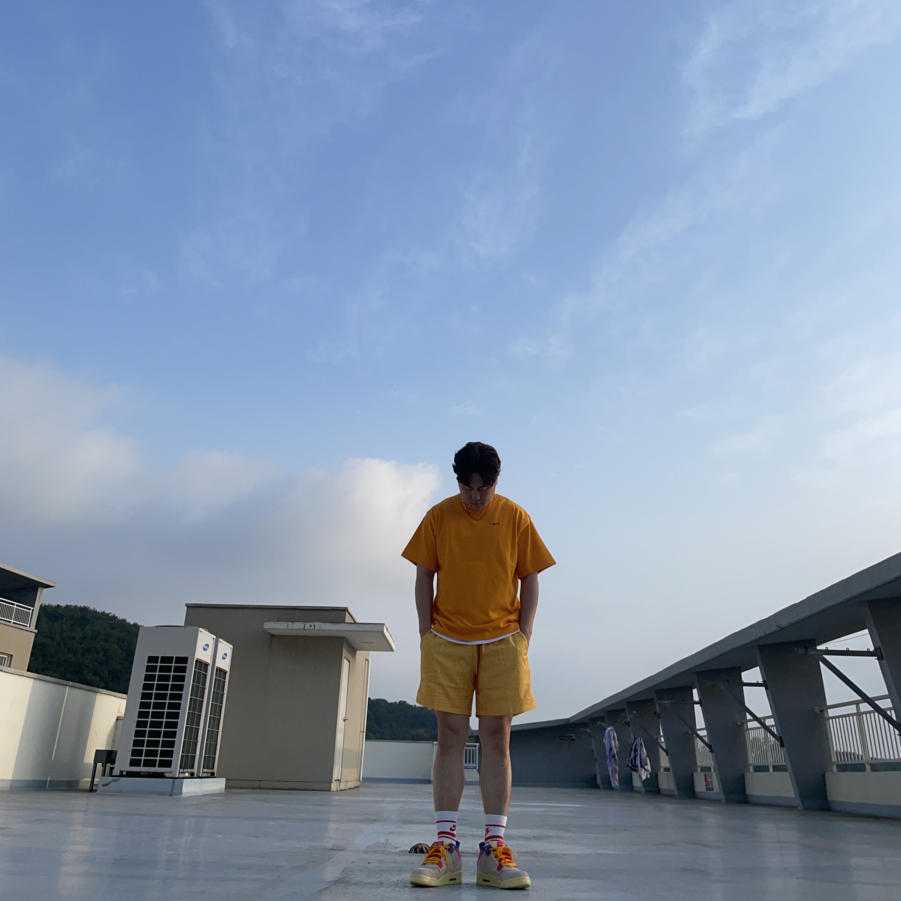 Nike x Kim Jones Oversized T-Shirt Circuit Orange - US/EU, Jordan 4 x Union Retro Guava Ice 착용 스타일 - 1