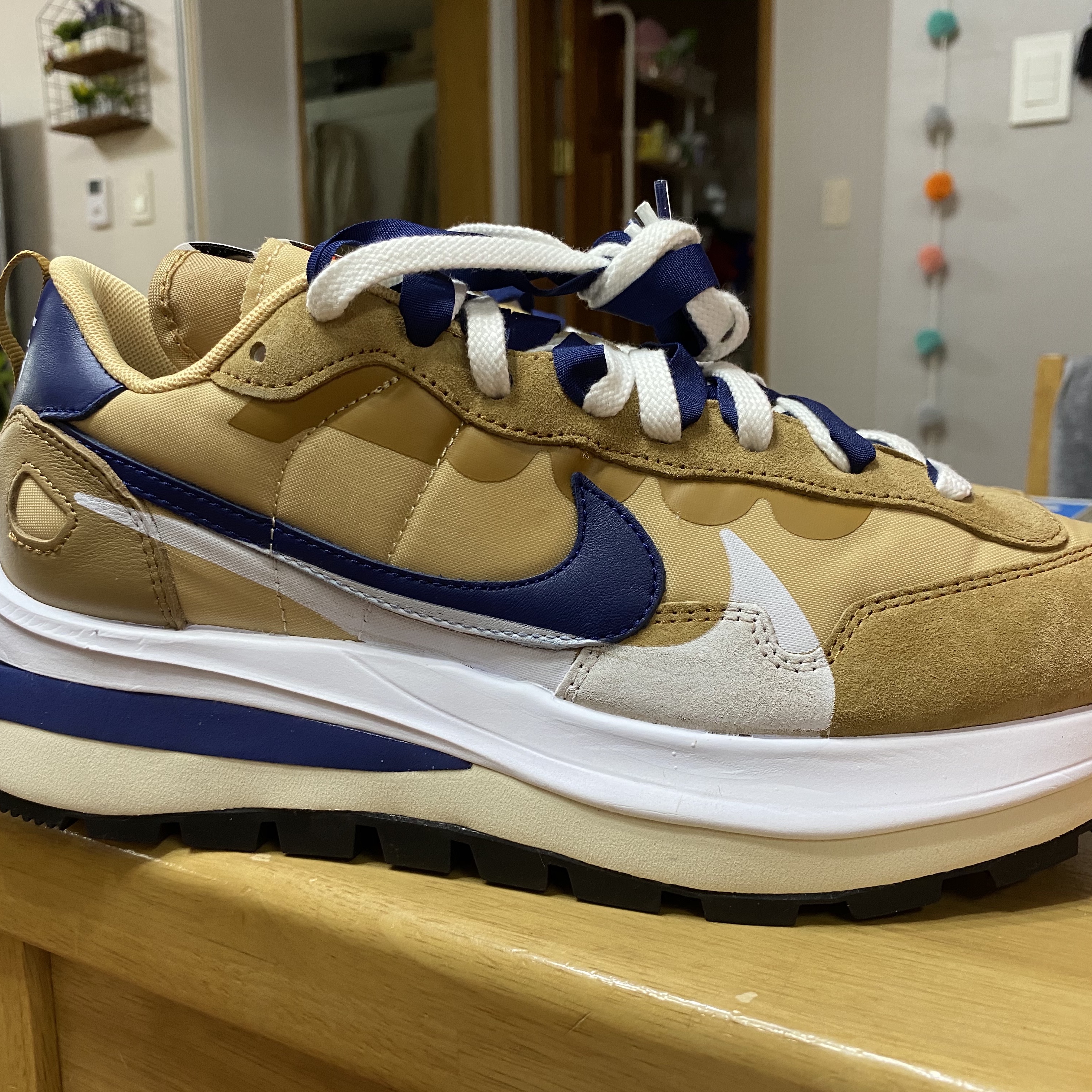 Nike x Sacai VaporWaffle Sesame and Blue Void 착용 스타일