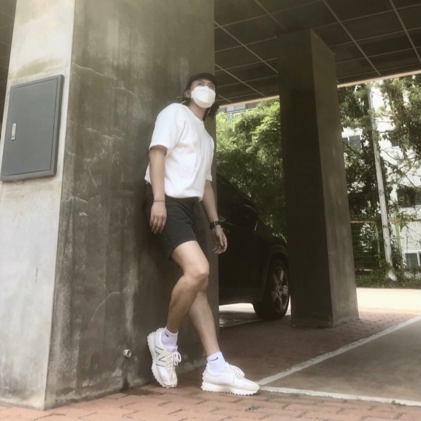 New Balance x Casablanca 327 Idealist Off White Green 착용 스타일 - 1