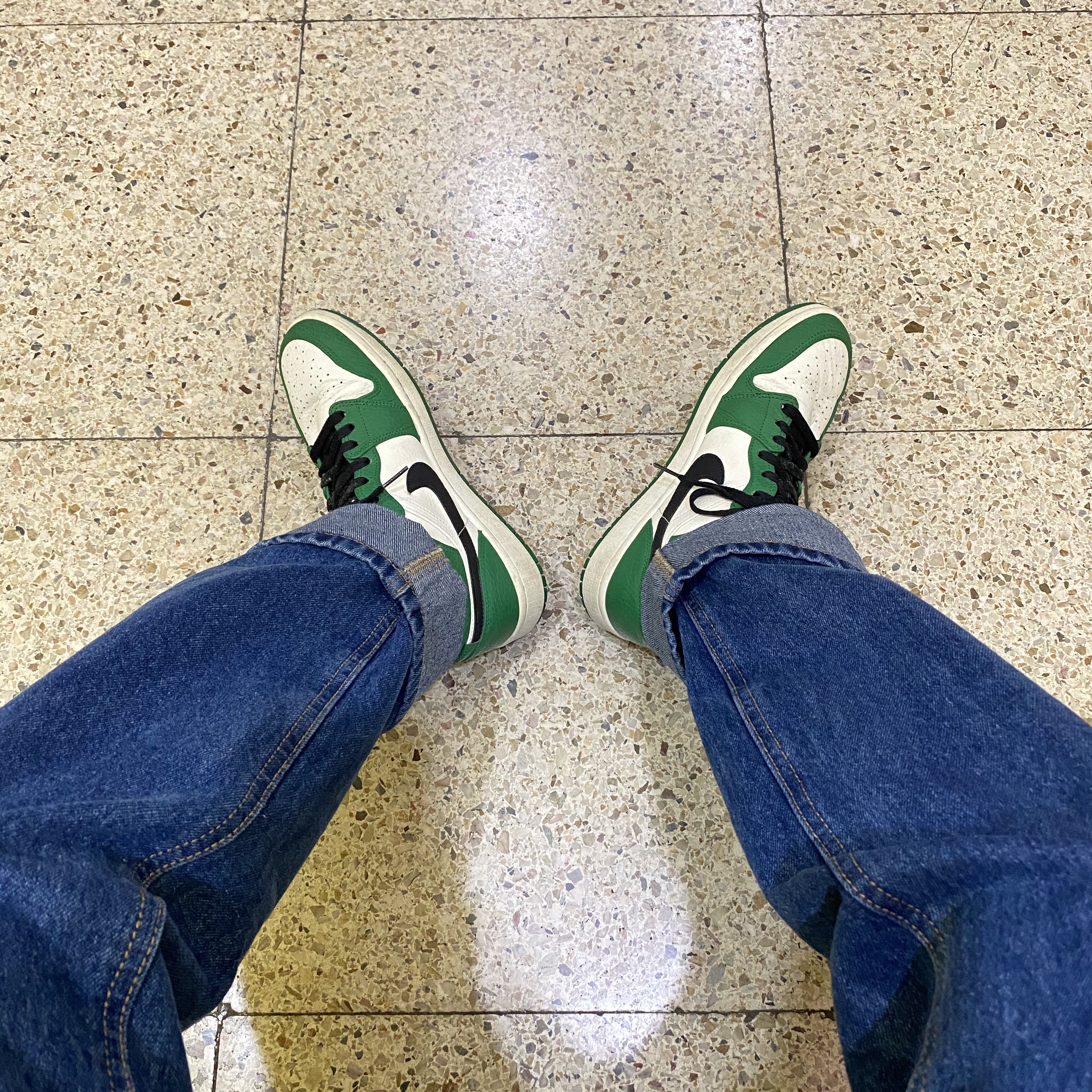 Jordan 1 Mid Pine Green 착용 스타일