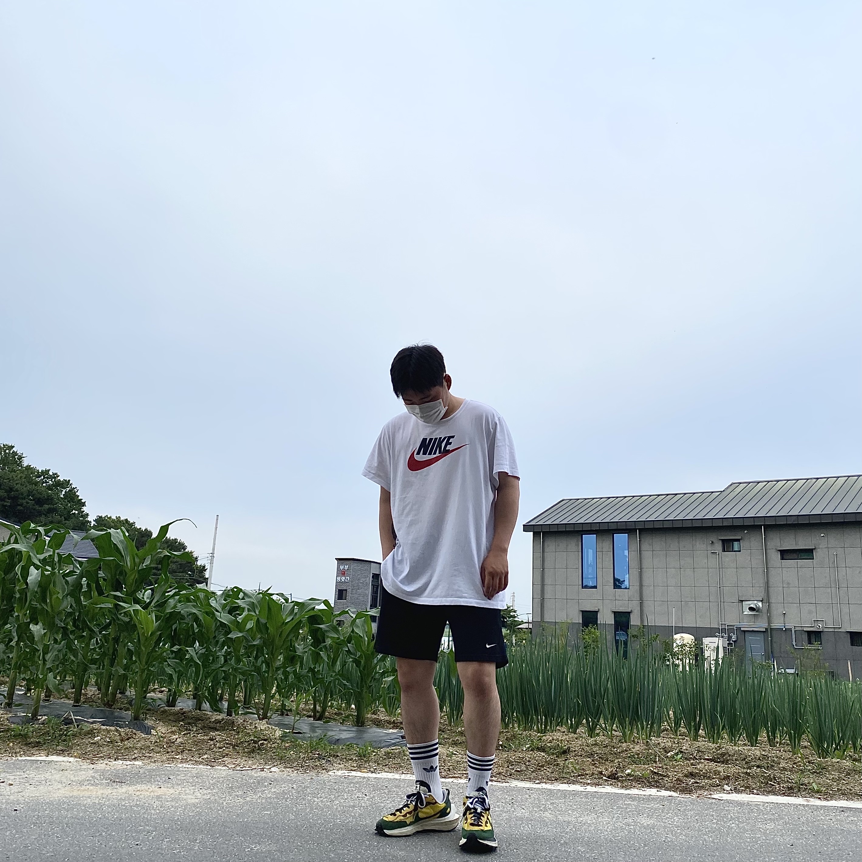 Nike x Sacai VaporWaffle Tour Yellow & Gorge Green Sail 착용 스타일 - 2
