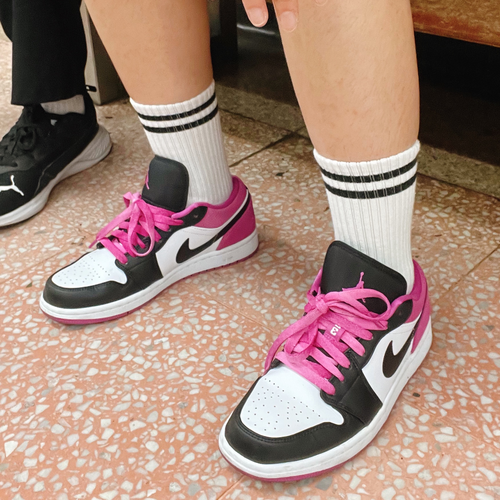 Jordan 1 Low SE Fuchsia 착용 스타일