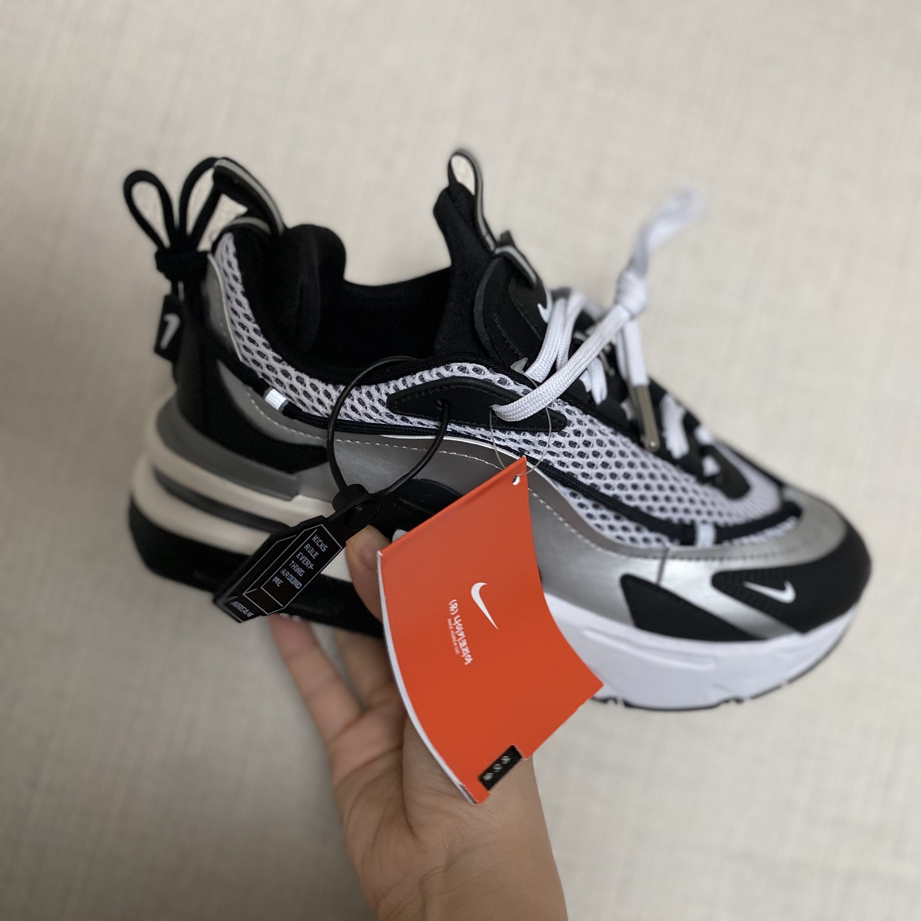 (W) Nike Air Max Furyosa Silver and Black 착용 스타일
