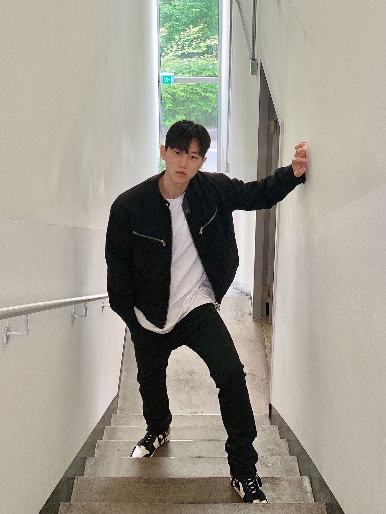 Jordan 1 Retro High OG Black Mocha 착용 스타일 - 2