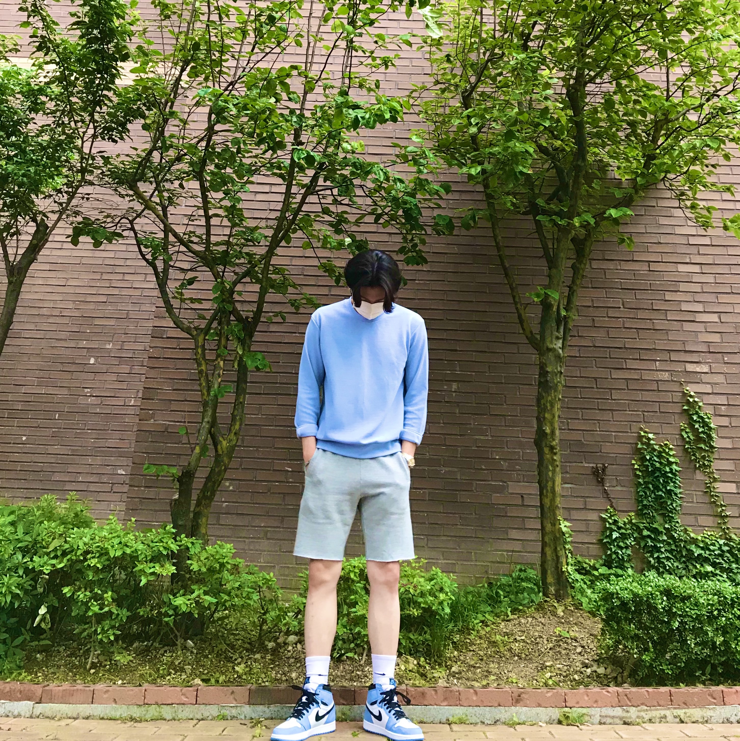 Jordan 1 Retro High OG University Blue 착용 스타일 - 3