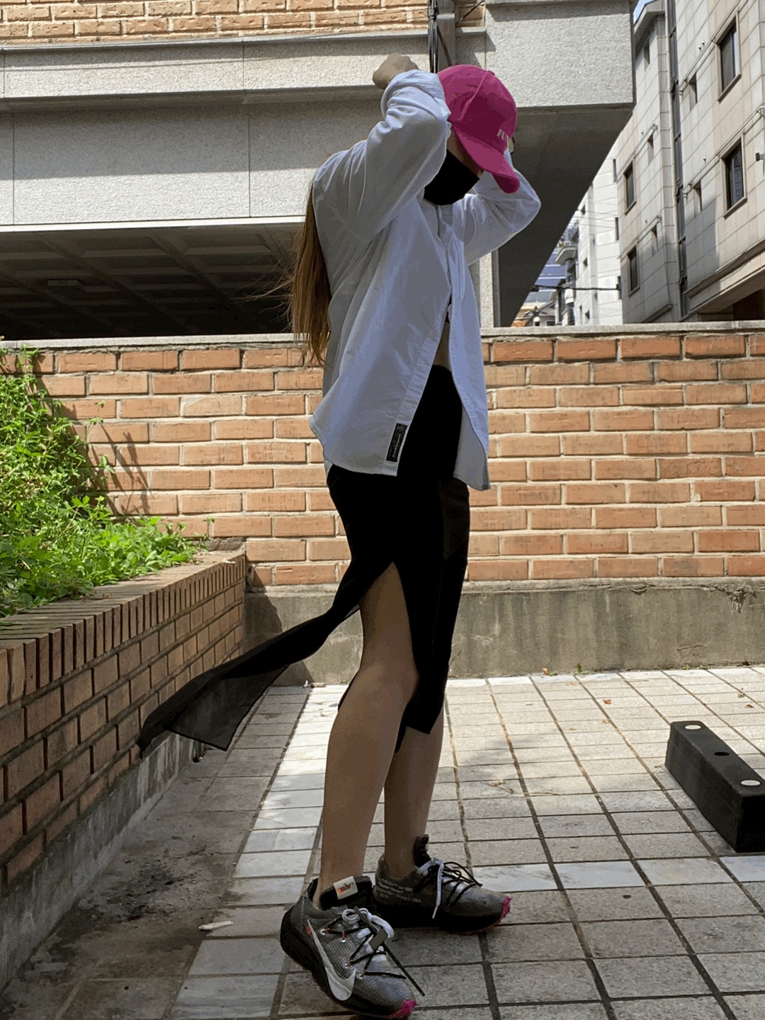 (W) Nike x Off-White Vapor Street Black Laser Fuchsia 착용 스타일 - 3
