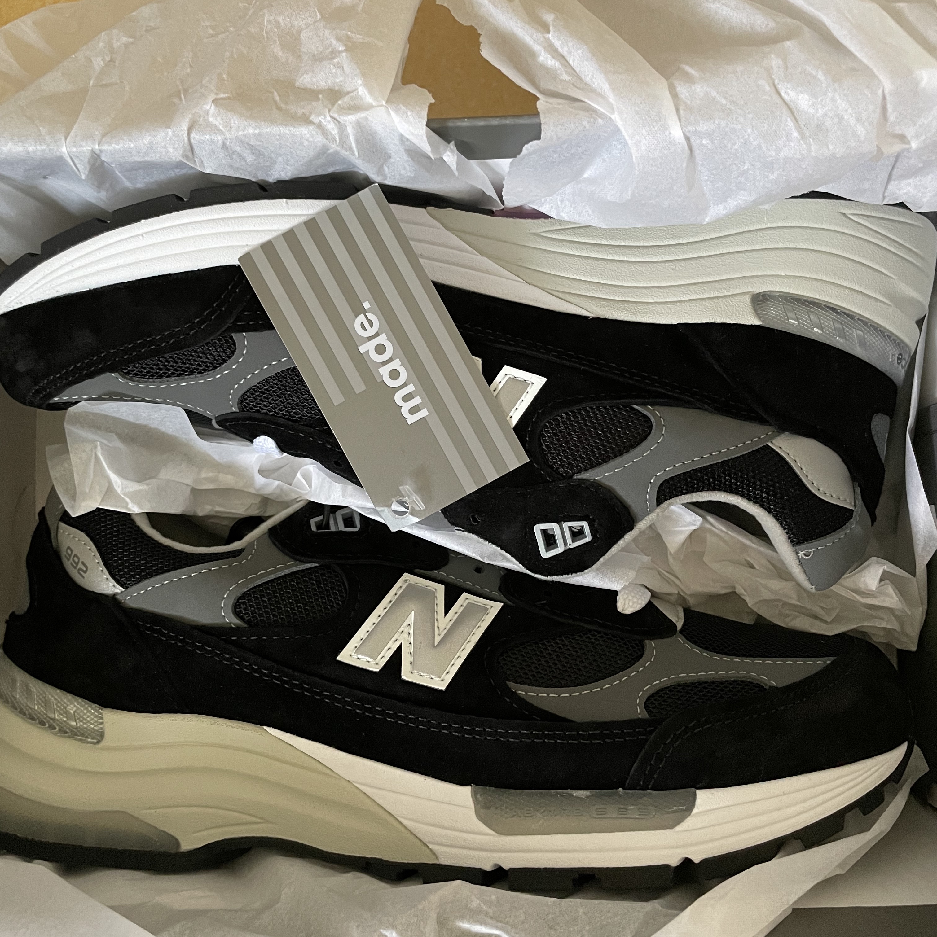 New Balance 992 Made in USA Black Grey 착용 스타일