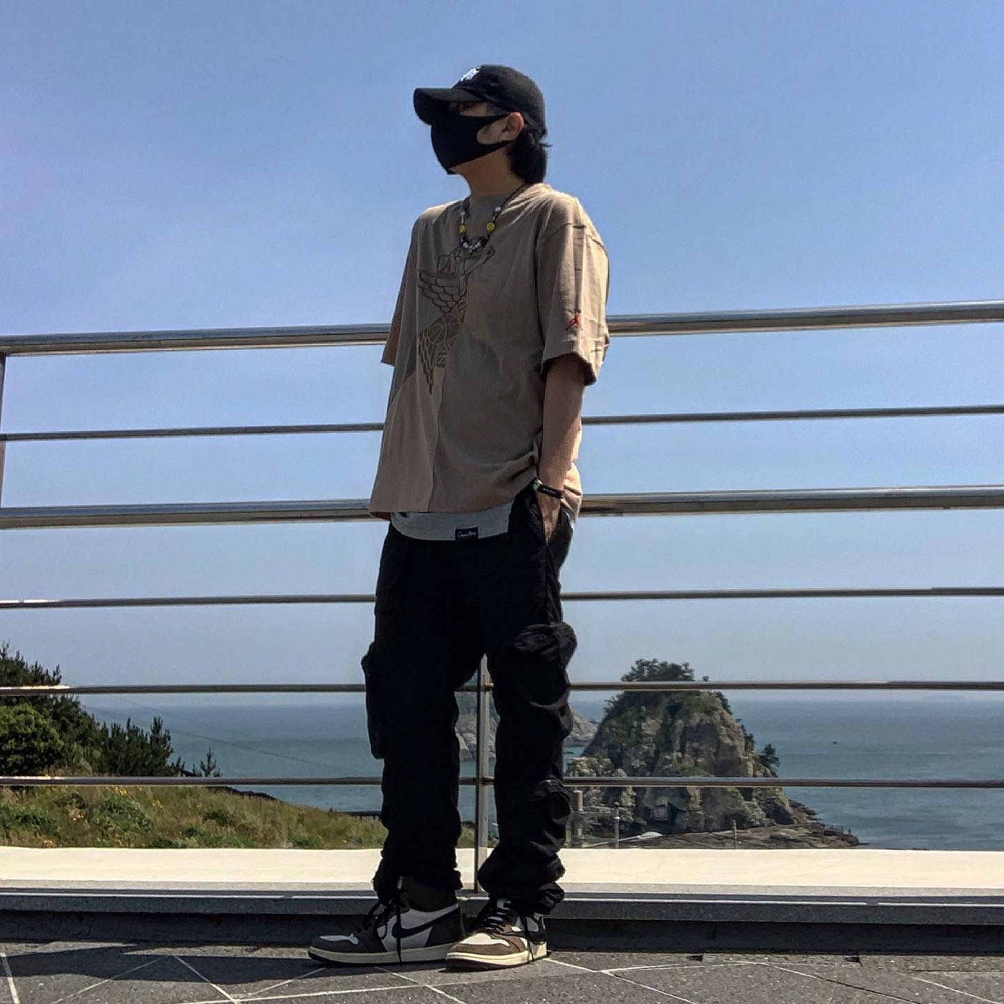 Jordan 1 x Travis Scott Retro High OG SP Mocha, Jordan x Travis Scott S/S Top - Asia 착용 스타일 - 2
