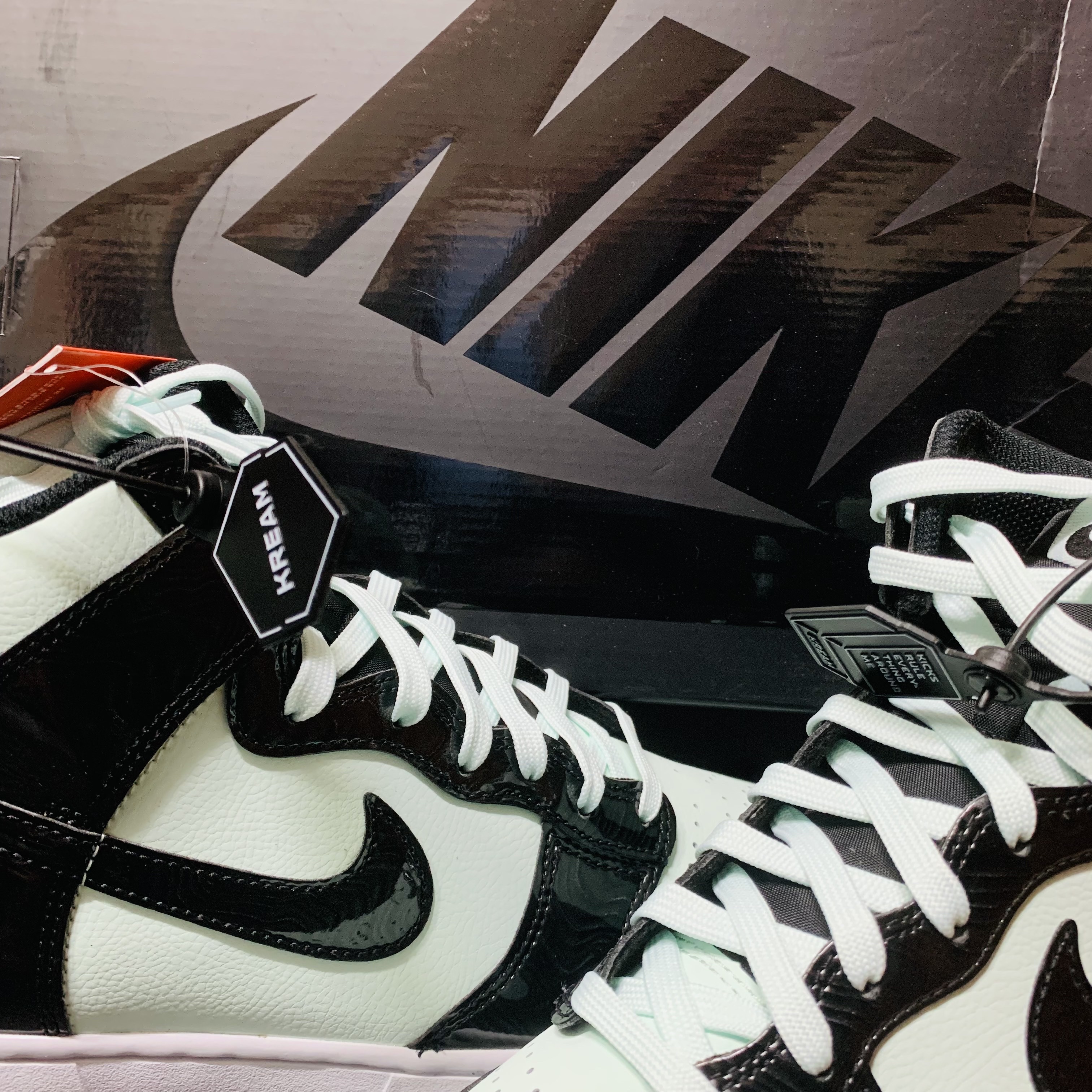 Nike Dunk High Barely Green 착용 스타일