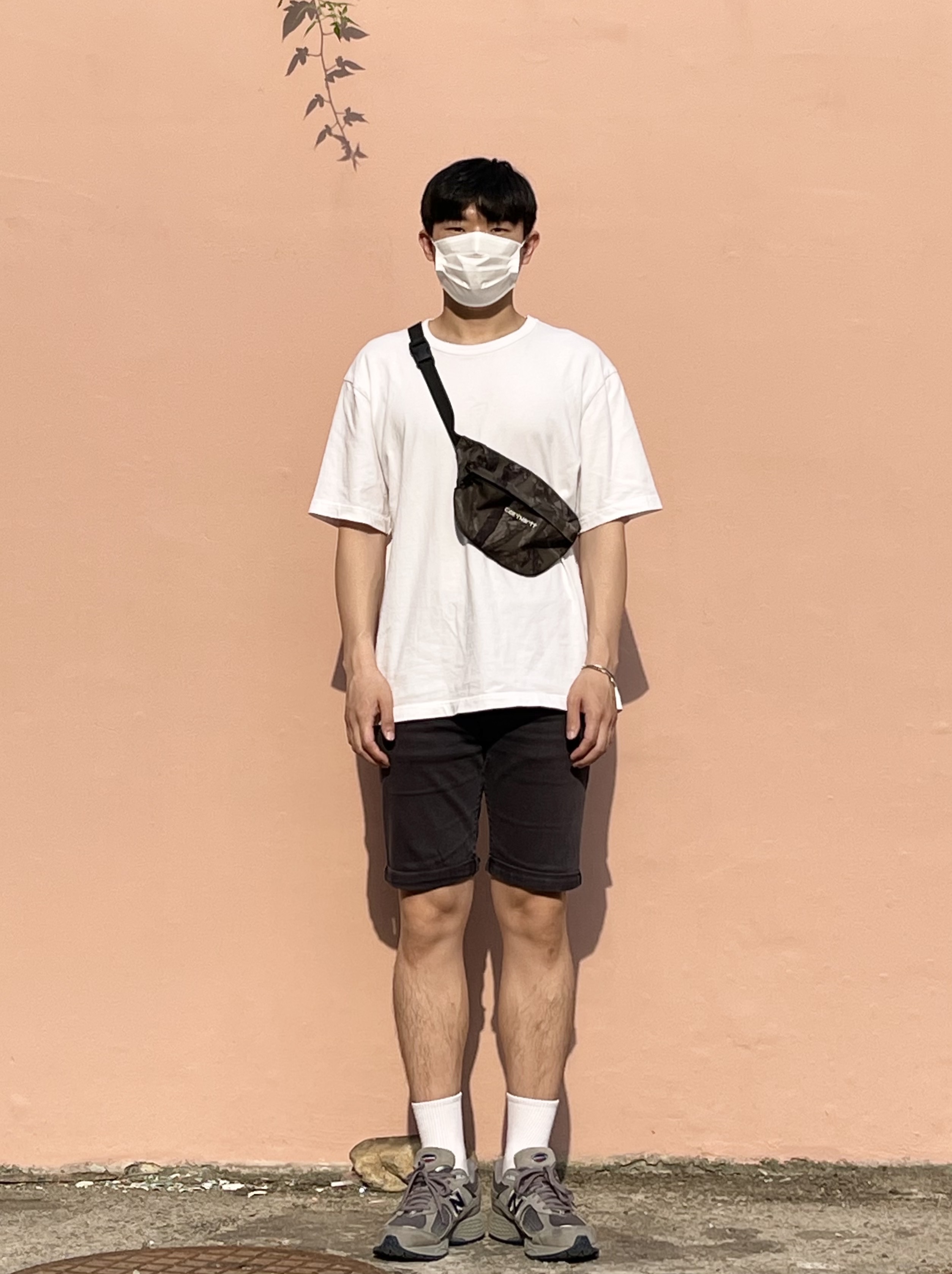 New Balance 2002R Gray 착용 스타일