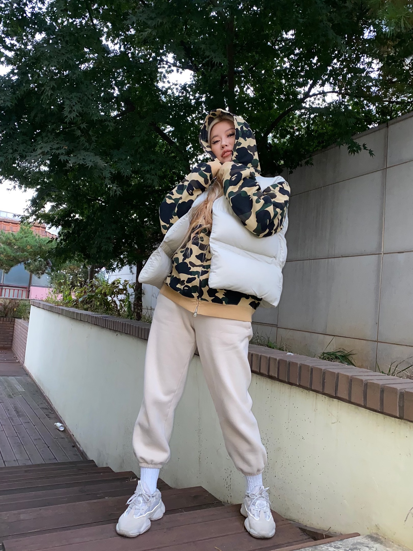 Adidas Yeezy 500 Blush 2018 착용 스타일 - 2