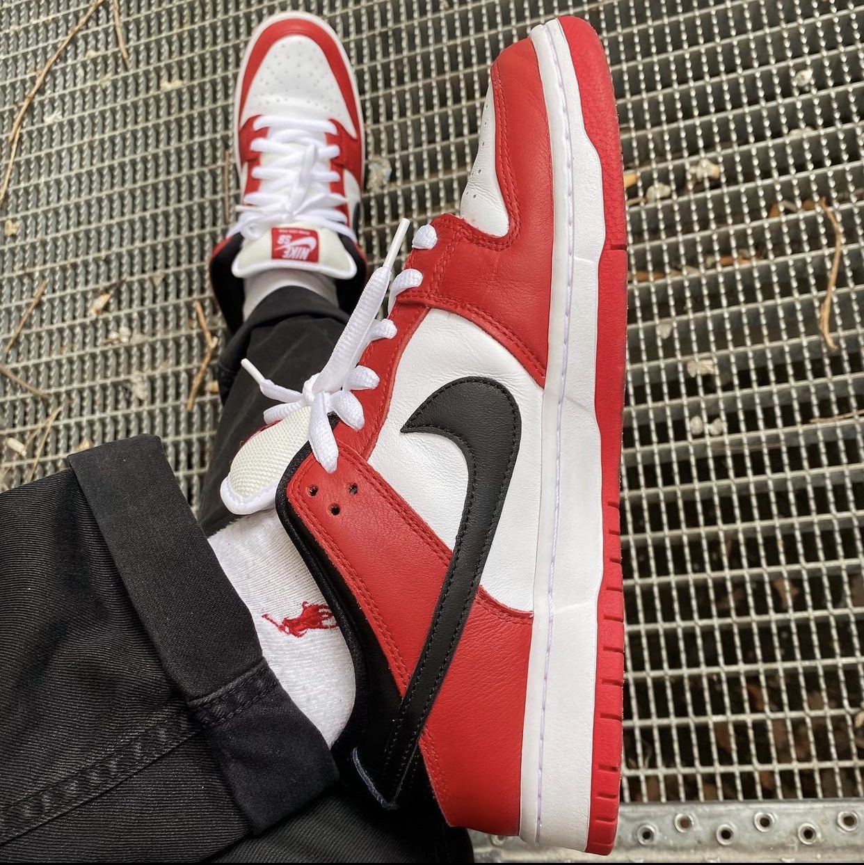 Nike SB Dunk Low Pro Chicago 착용 스타일 - 1