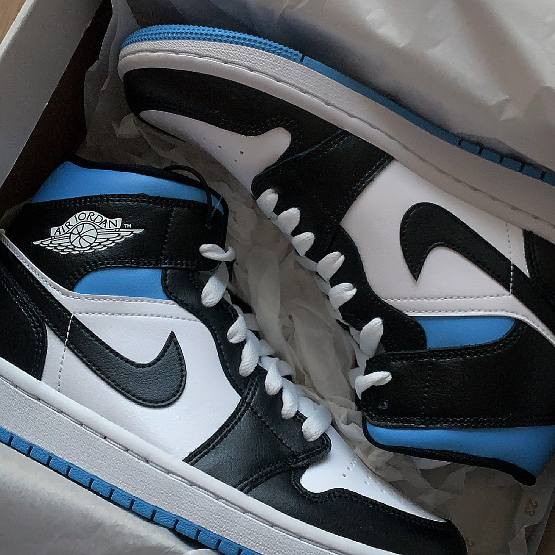 (W) Jordan 1 Mid White Black University Blue 착용 스타일