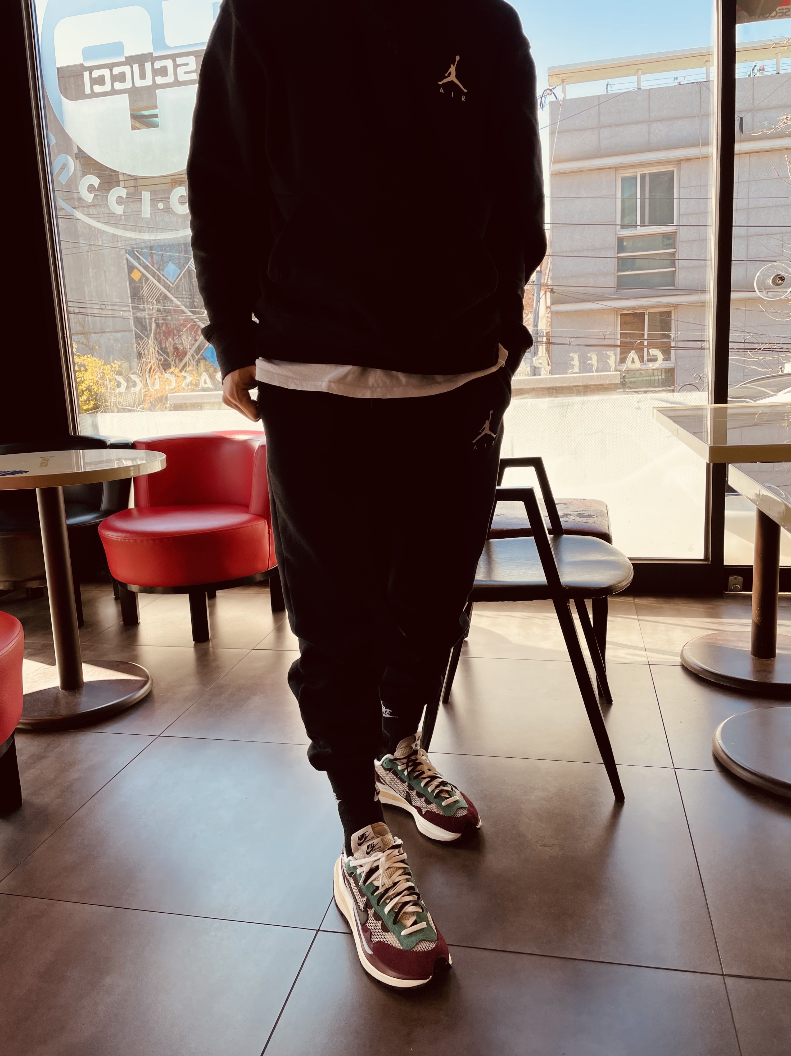 Nike x Sacai VaporWaffle String & Black Villain Red, Nike x Drake Nocta Essential Cap Black 착용 스타일 - 3