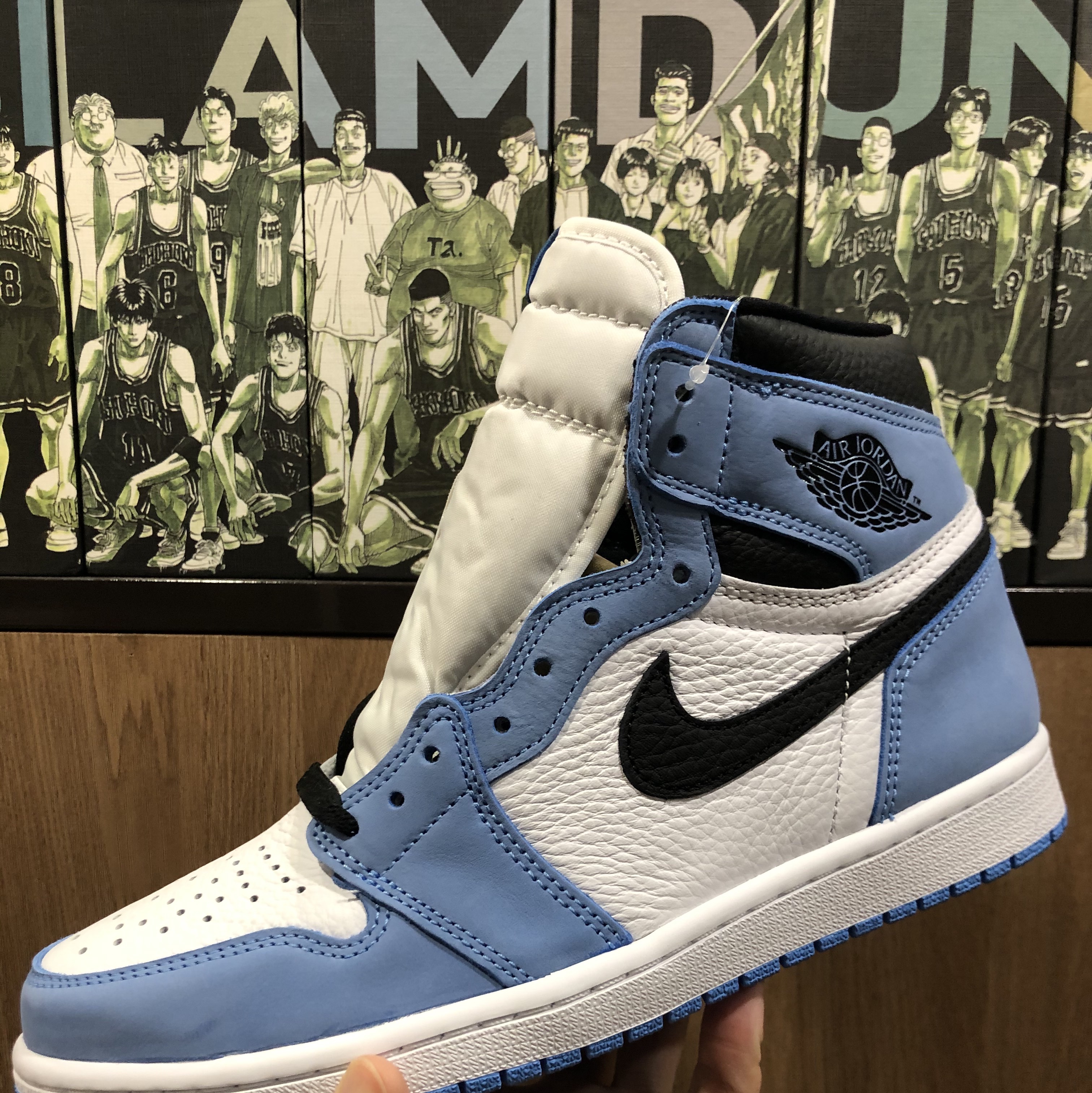 Jordan 1 Retro High OG University Blue 착용 스타일