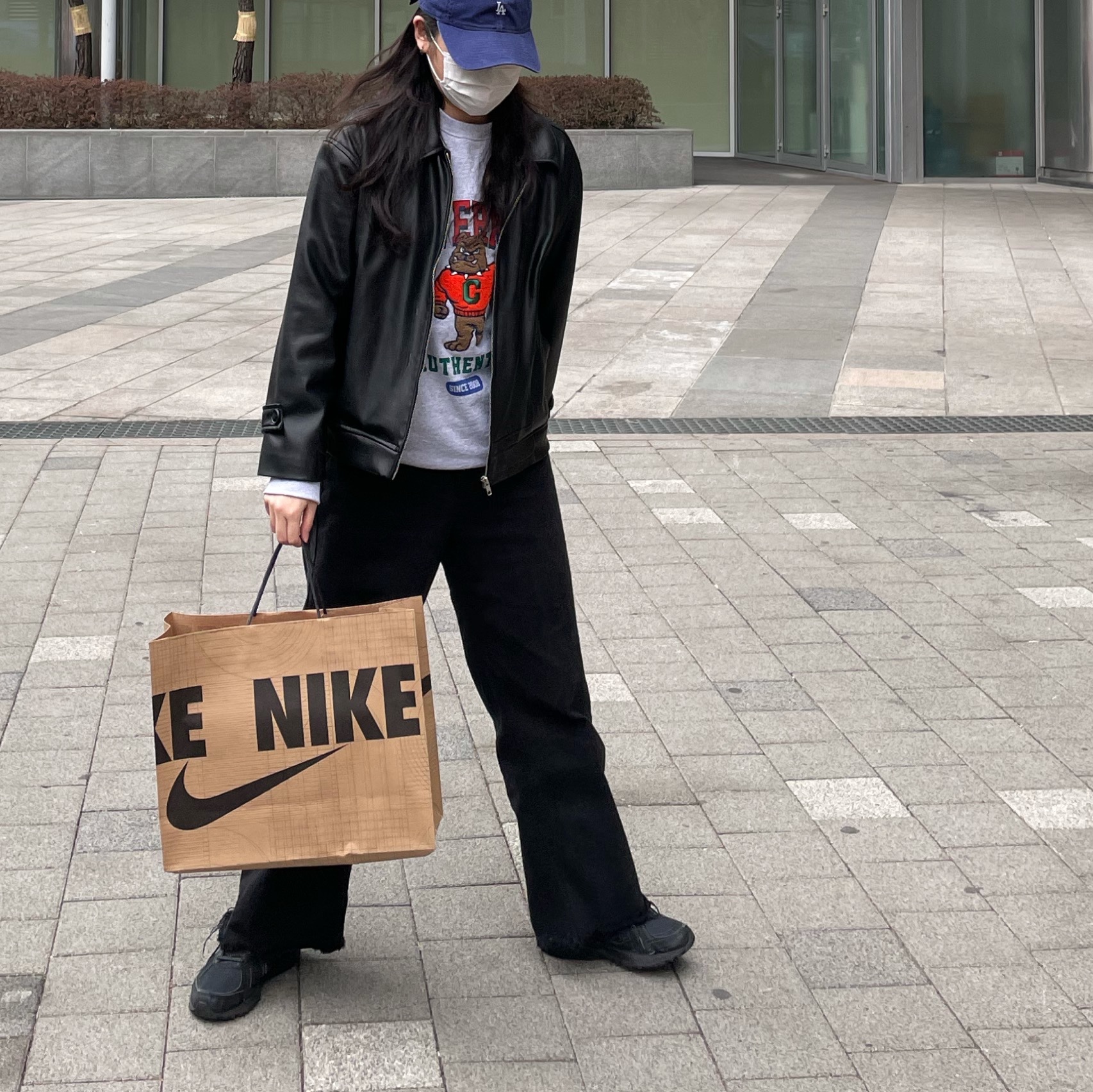 New Balance 878 Triple Black 착용 스타일