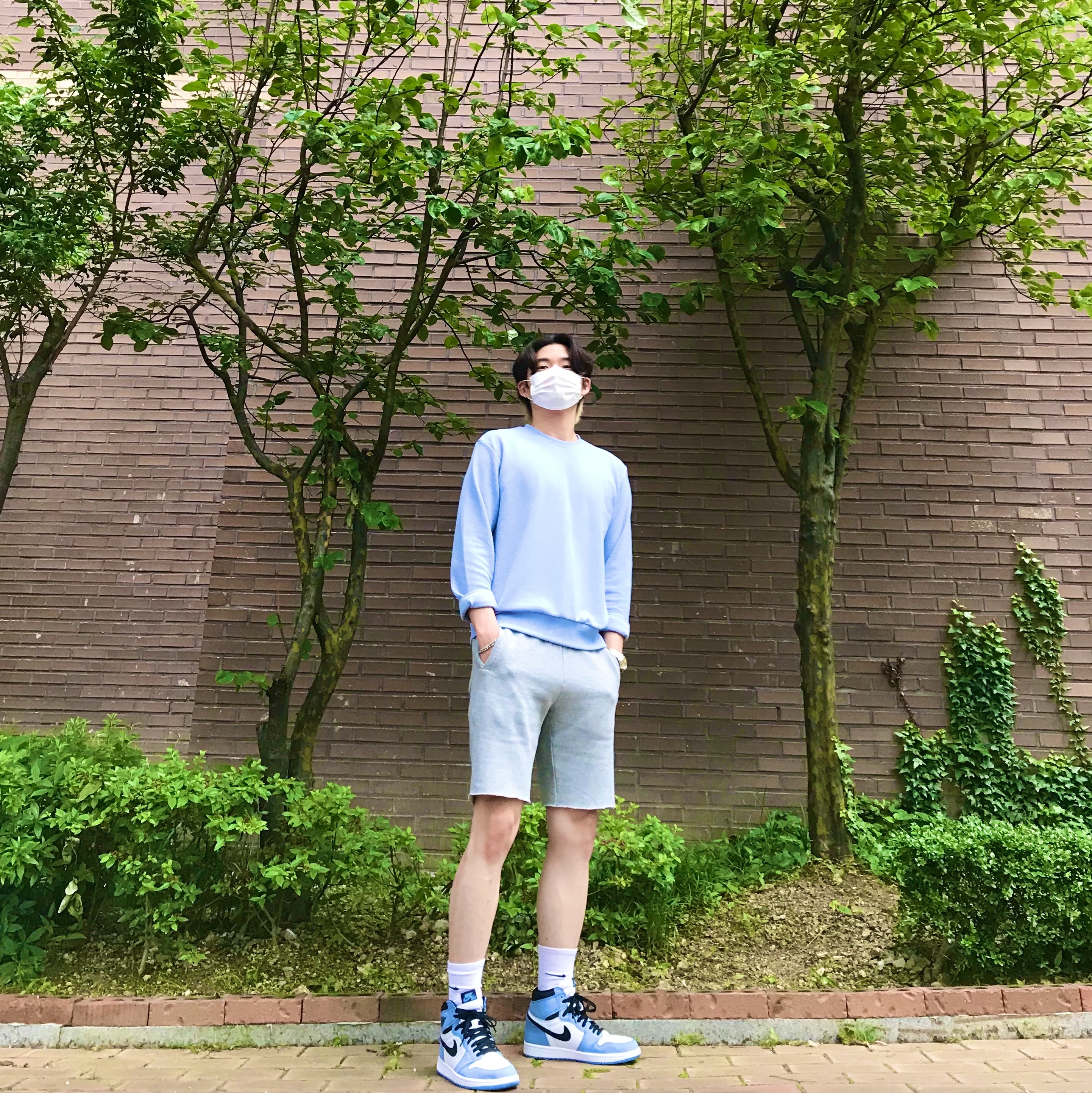 Jordan 1 Retro High OG University Blue 착용 스타일 - 2