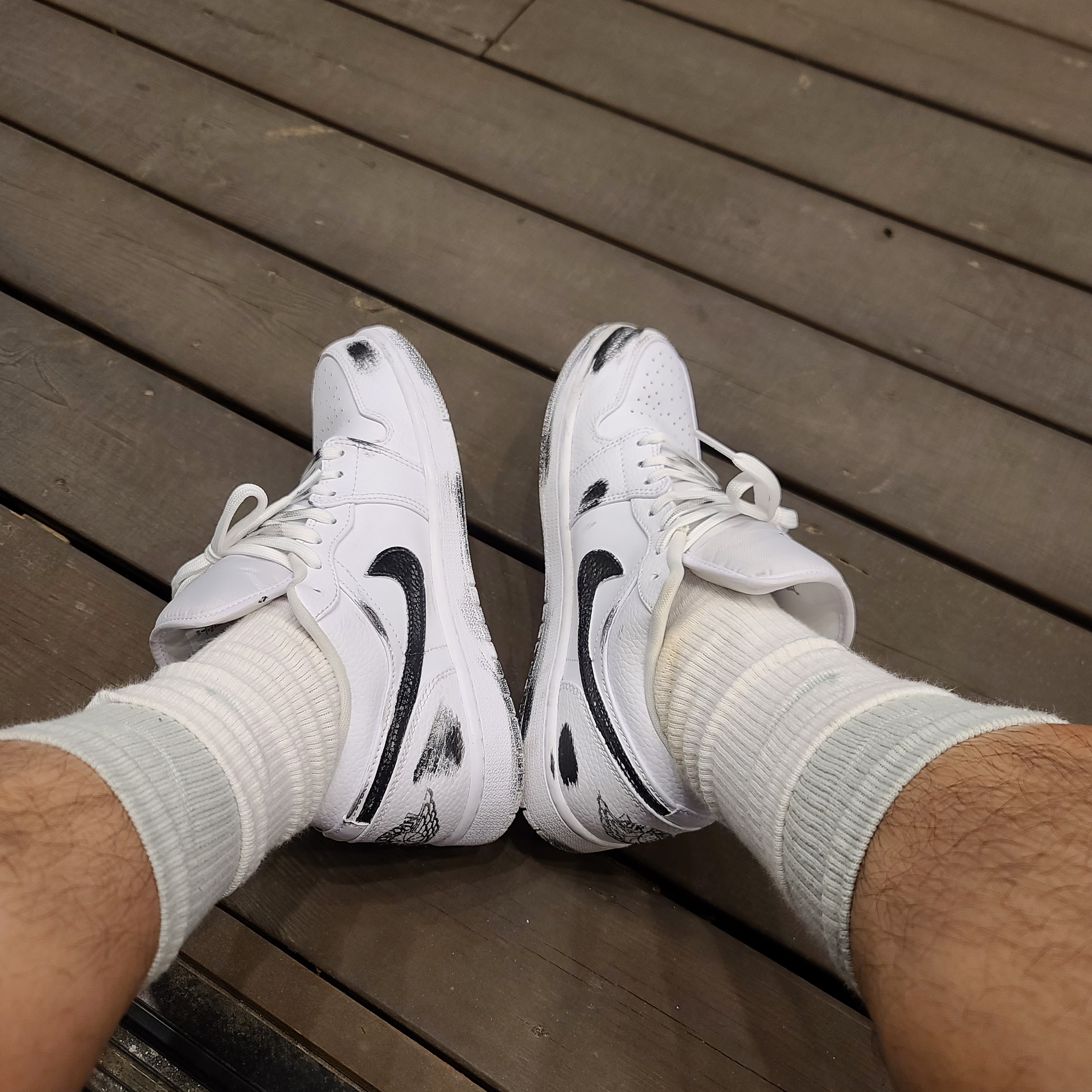 Jordan 1 Low Triple White Tumbled Leather 2020, Nike Dunk Low Retro Black 착용 스타일 - 2