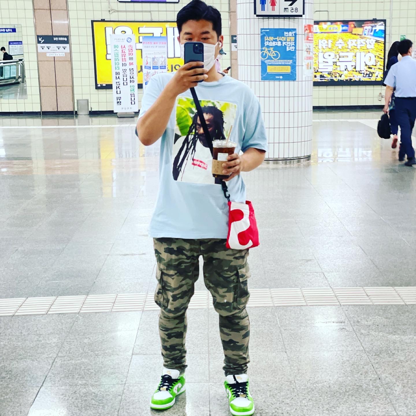 Nike x Supreme SB Dunk Low Mean Green 착용 스타일 - 1