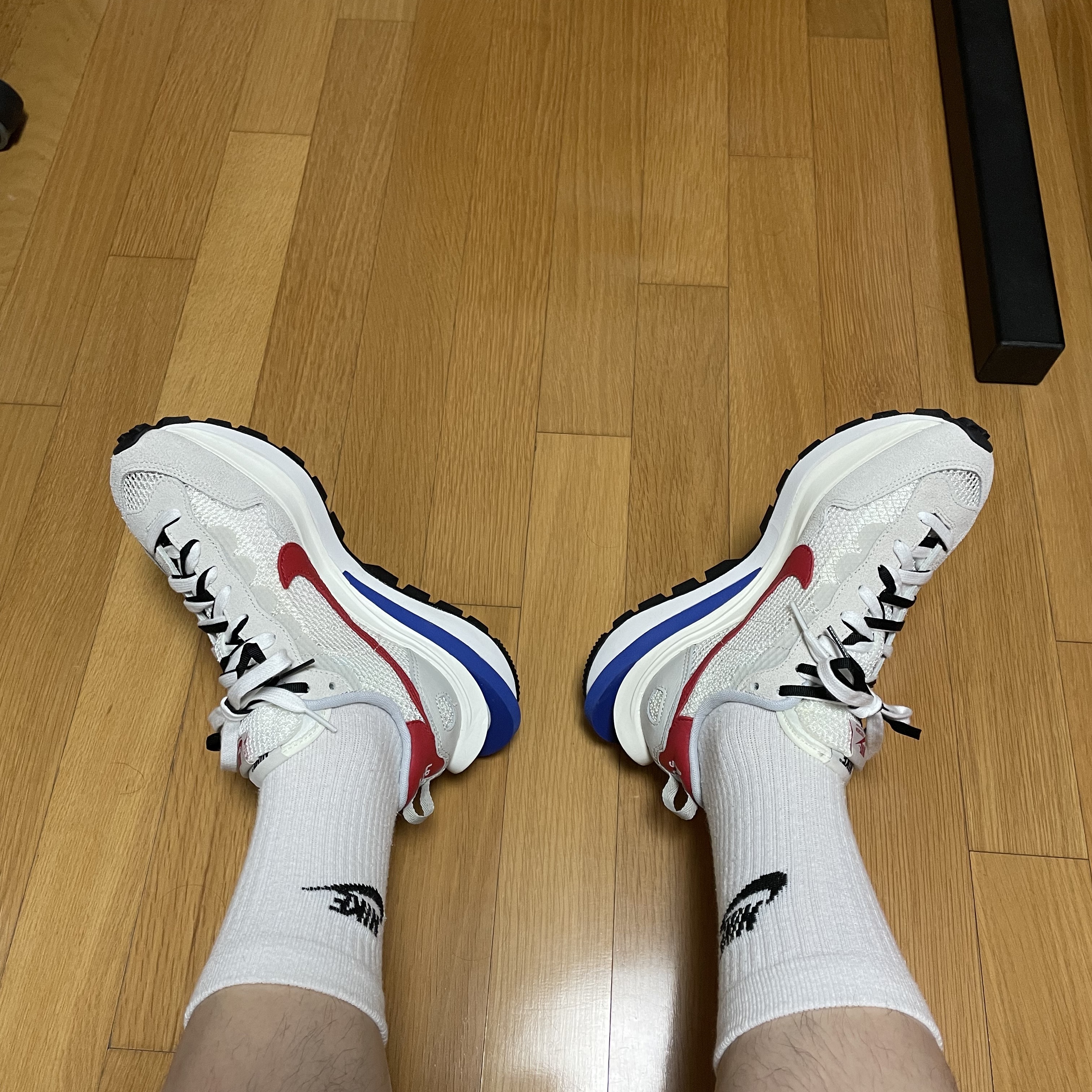 Nike x Sacai VaporWaffle Royal Fuchsia 착용 스타일 - 3