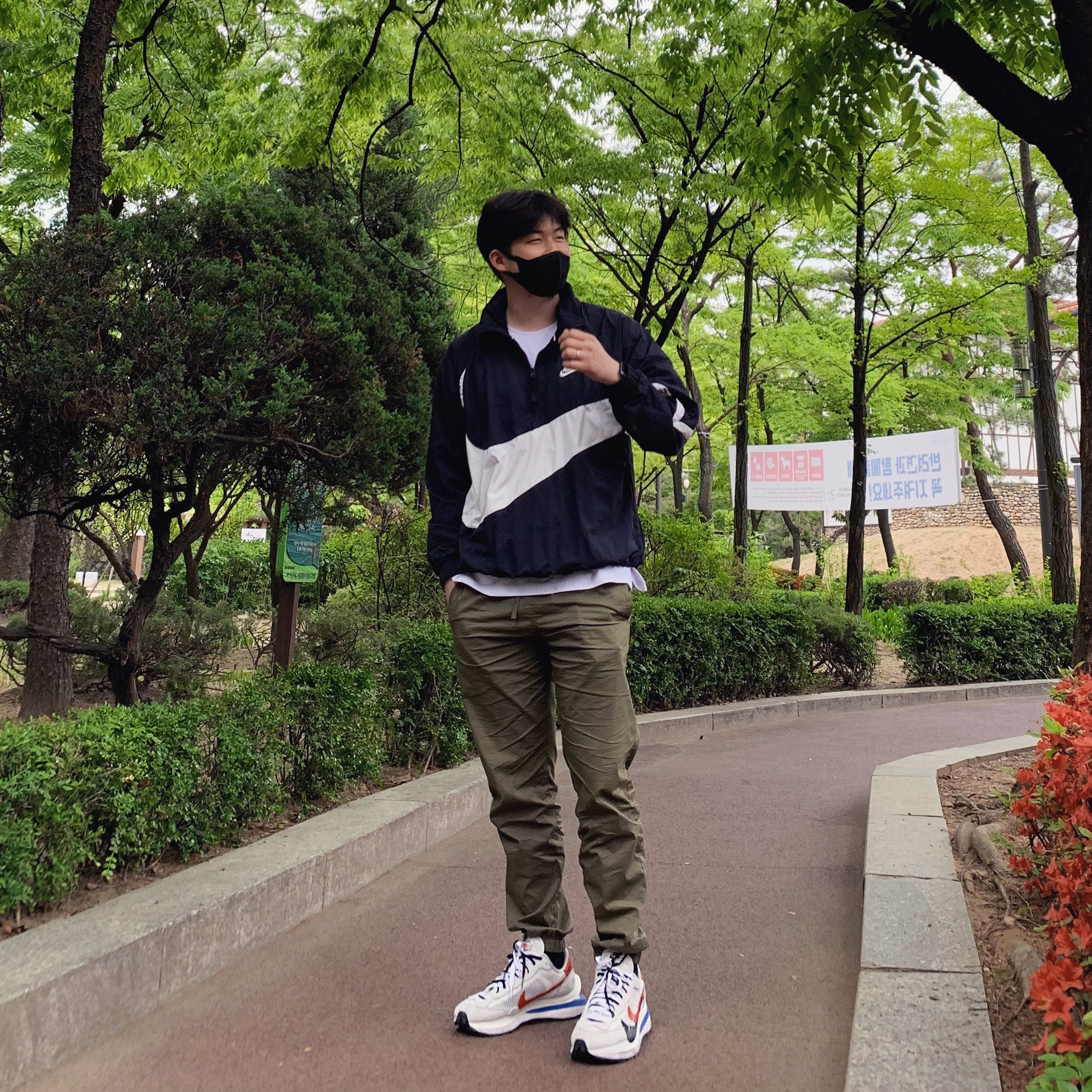 Nike x Sacai VaporWaffle Royal Fuchsia 착용 스타일