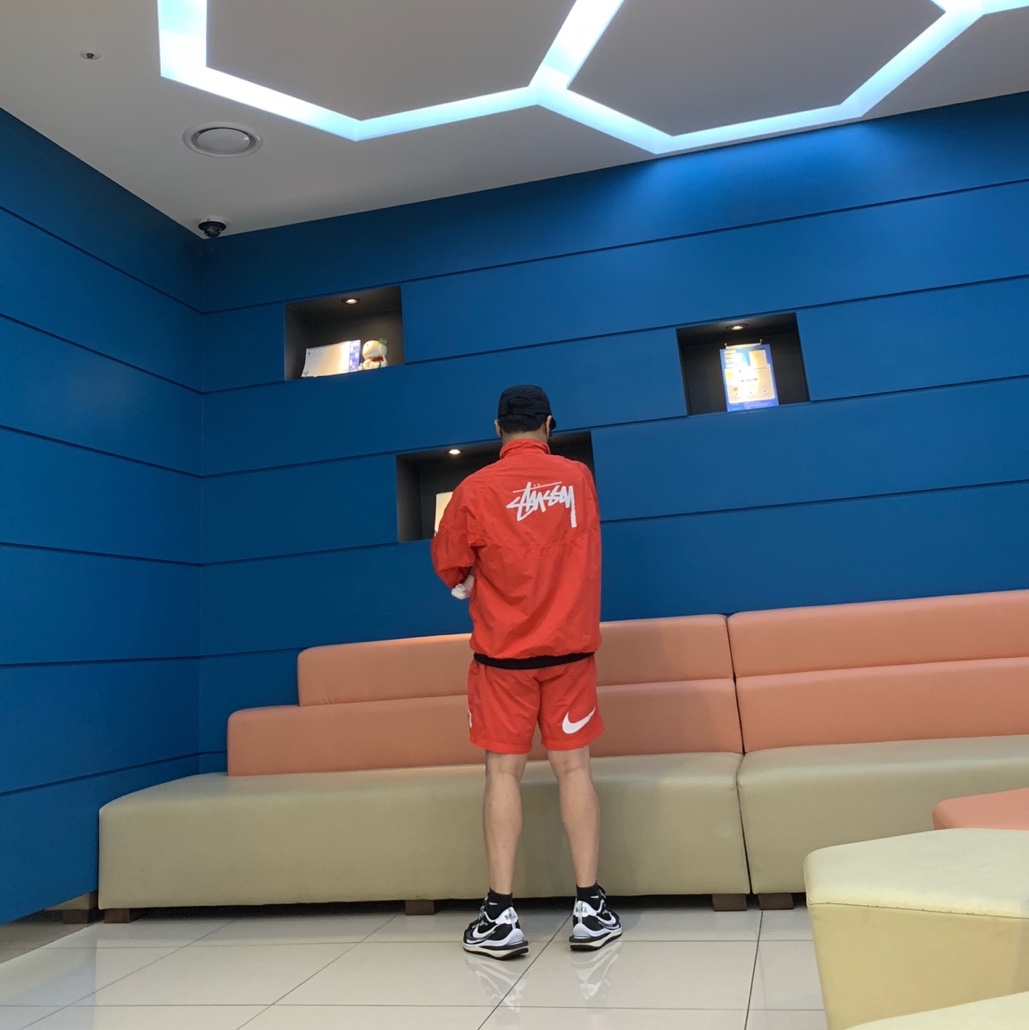 Nike x Sacai VaporWaffle Black White, Nike x Stussy Water Shorts Habanero Red 착용 스타일