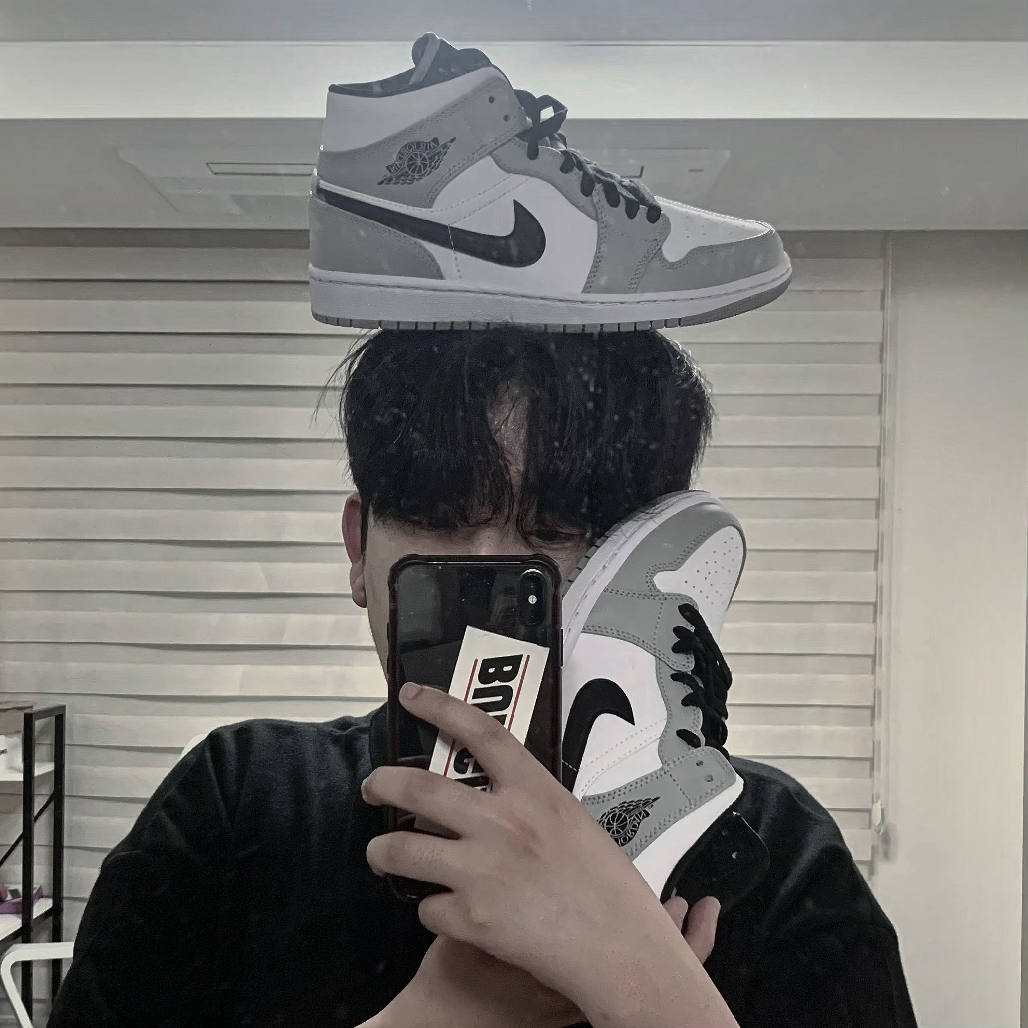 Jordan 1 Mid Light Smoke Grey 착용 스타일