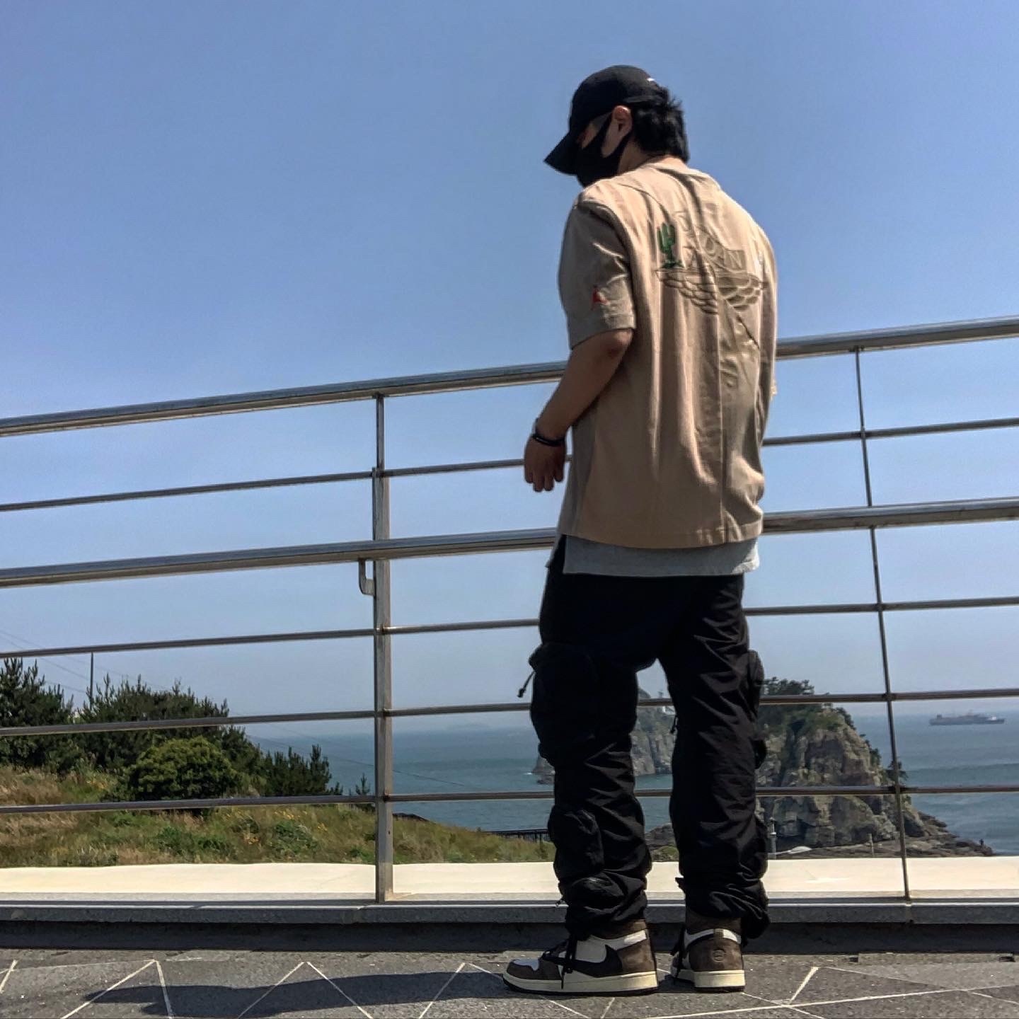 Jordan 1 x Travis Scott Retro High OG SP Mocha, Jordan x Travis Scott S/S Top - Asia 착용 스타일 - 4