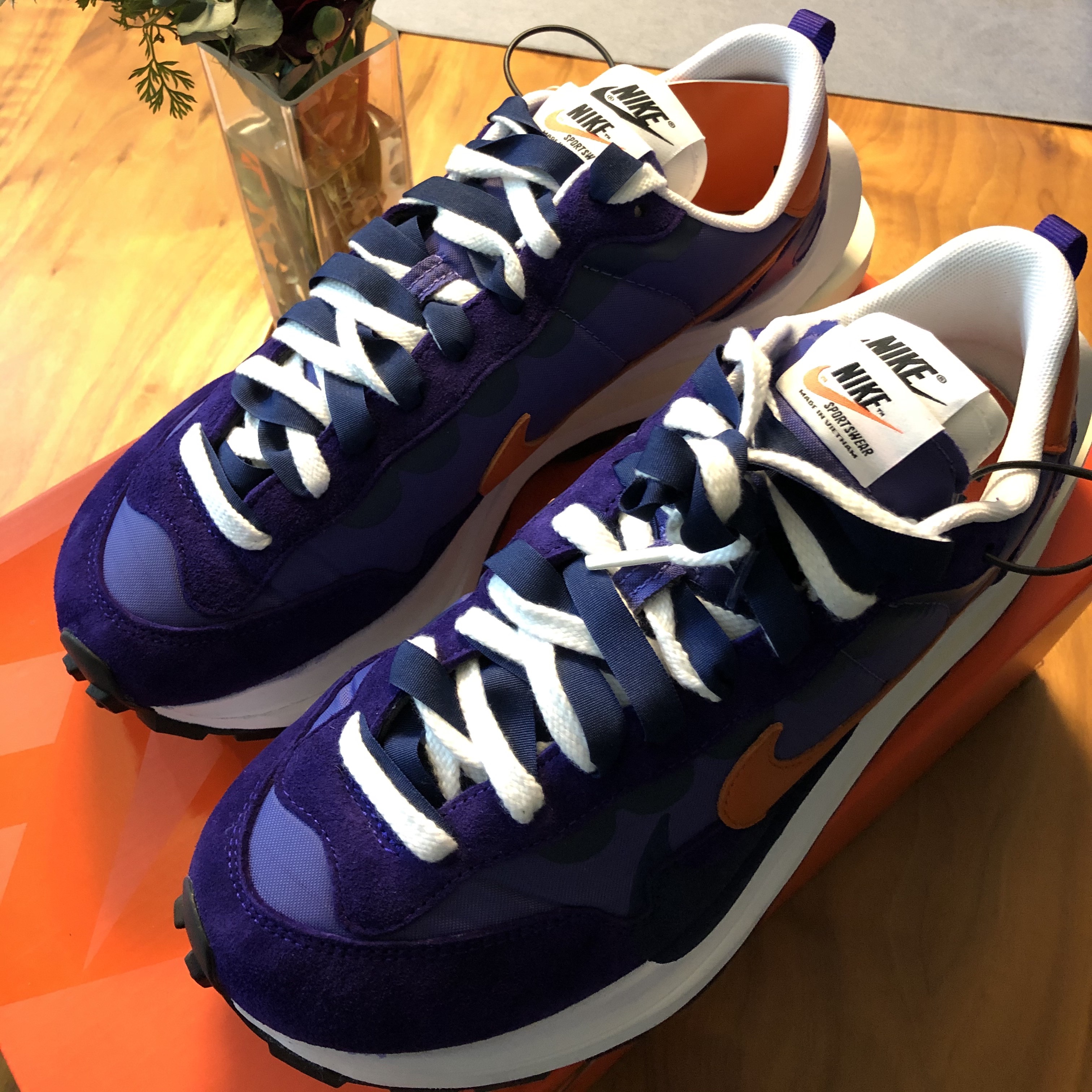 Nike x Sacai VaporWaffle Dark Iris 착용 스타일