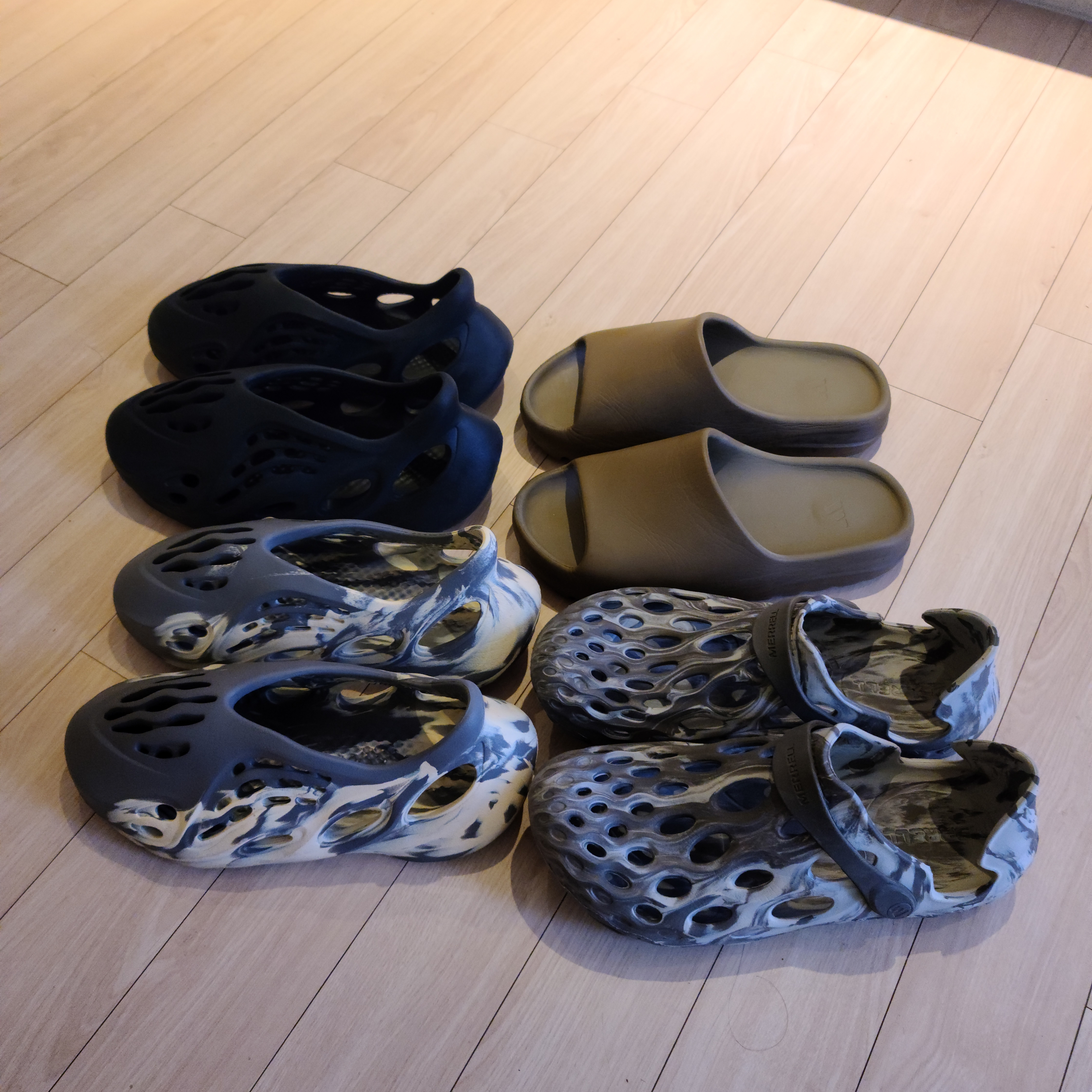 Adidas Yeezy Slide Earth Brown, Adidas Yeezy Foam RNNR MXT Moon Gray 착용 스타일